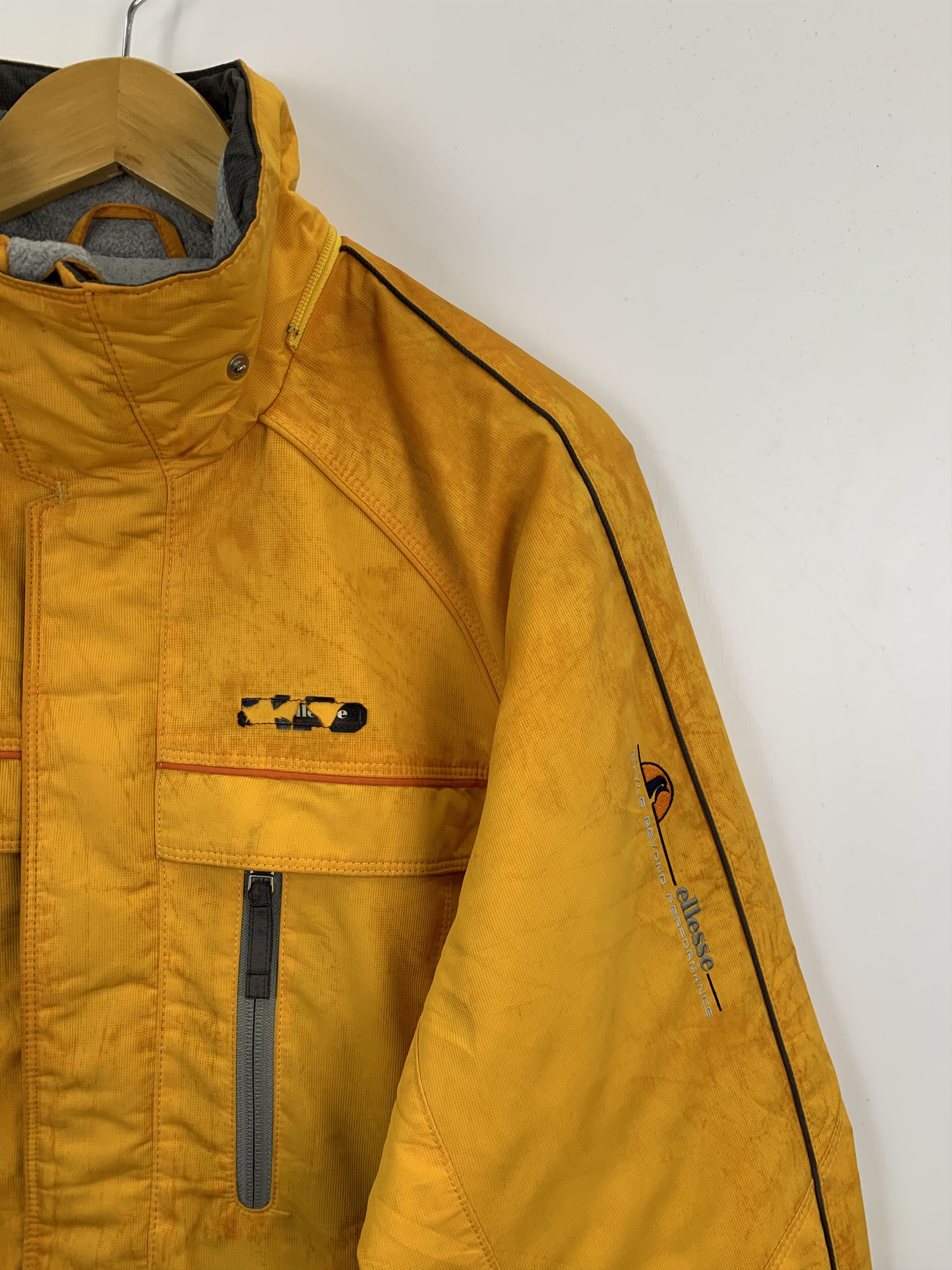 Ellesse Vintage Ellesse Windbreaker Zipper Light Jacket J0944 Size US M / EU 48-50 / 2 - 8 Thumbnail