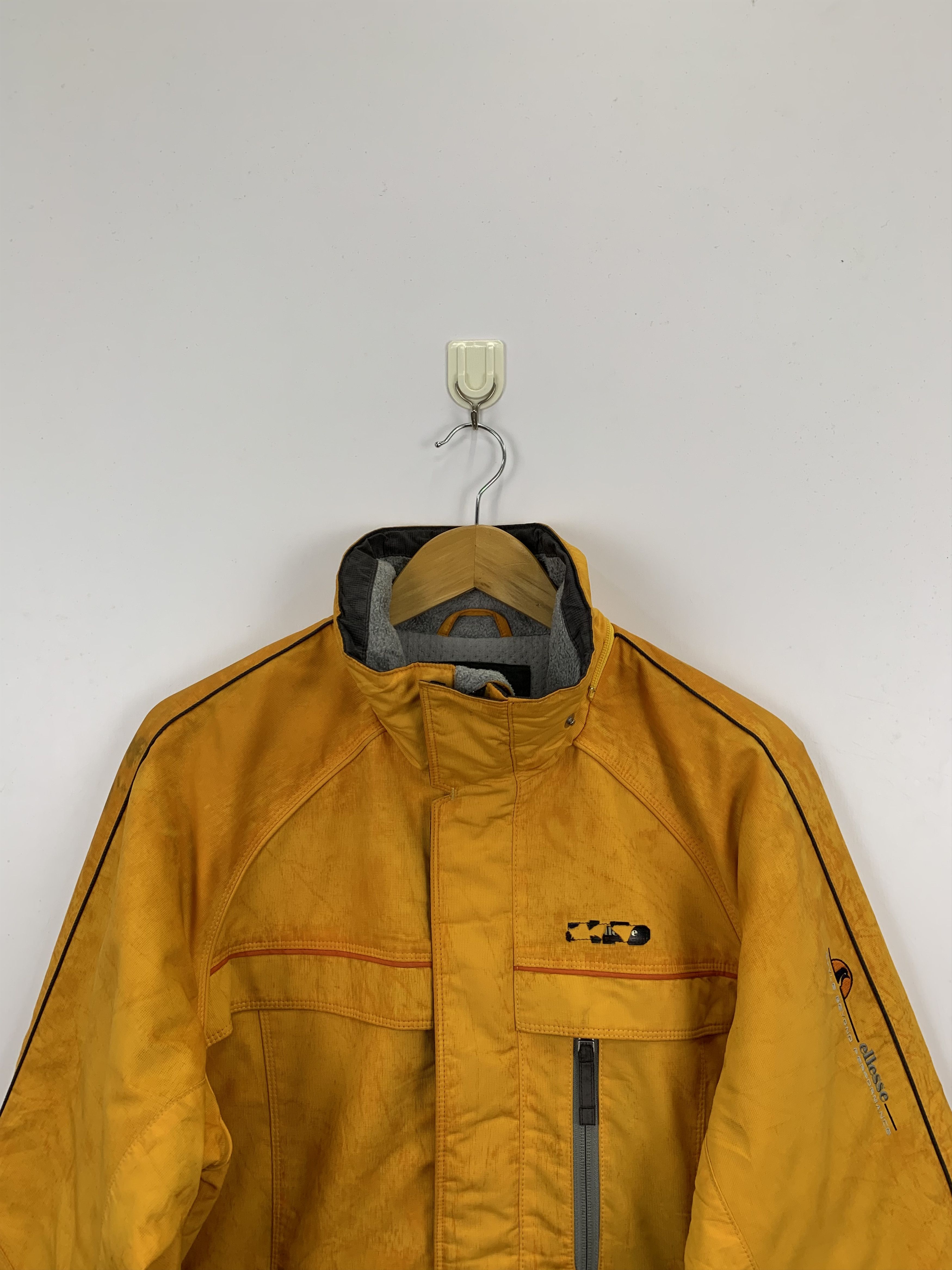 Ellesse Vintage Ellesse Windbreaker Zipper Light Jacket J0944 Size US M / EU 48-50 / 2 - 2 Thumbnail