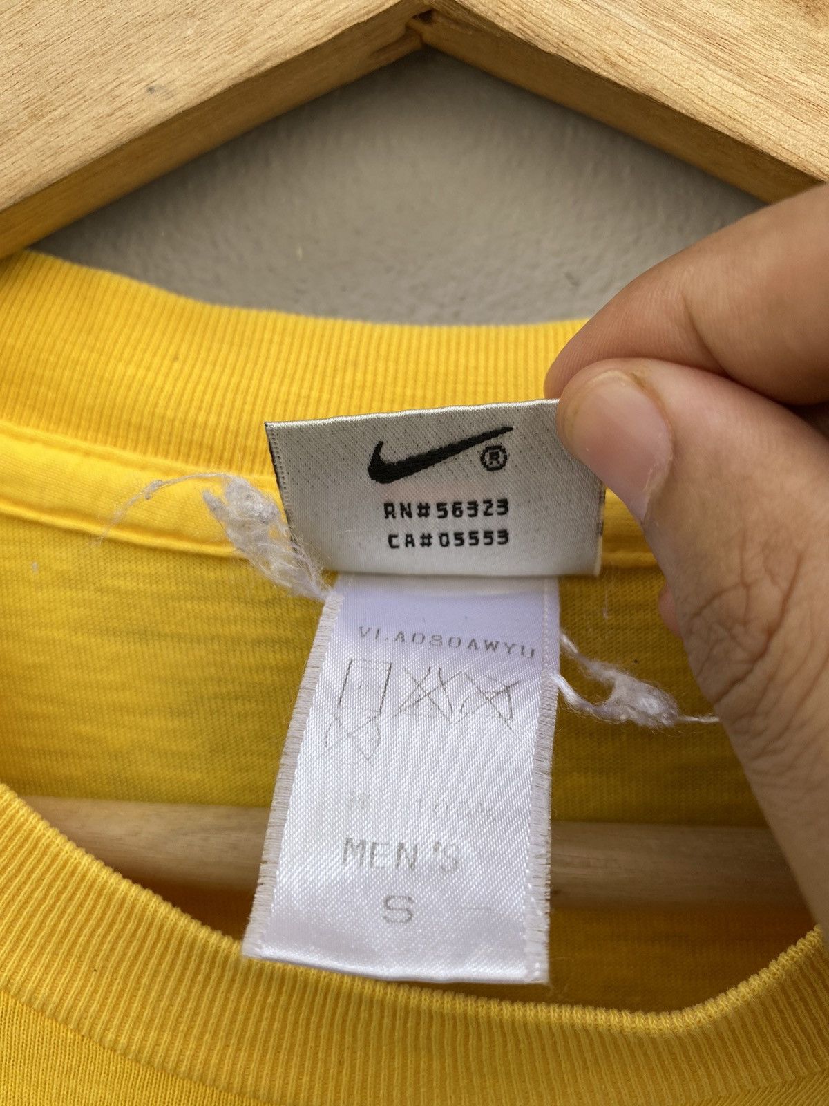 💥RARE💥Vintage 90s NIKE “P. L. A. Y.” Center Swoosh Event Tee