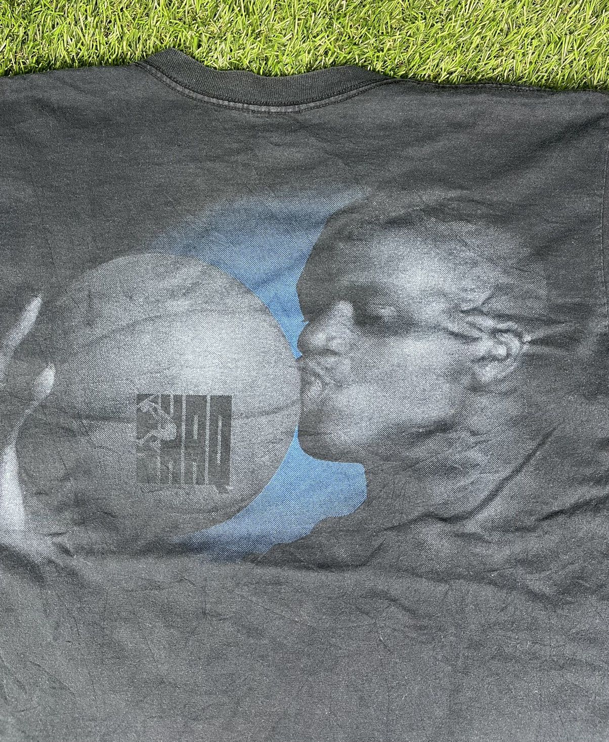 NBA × Reebok × Vintage Vintage 90s Shaq Reebok Take Care Of Your Baby Tee Size US L / EU 52-54 / 3 - 3 Thumbnail