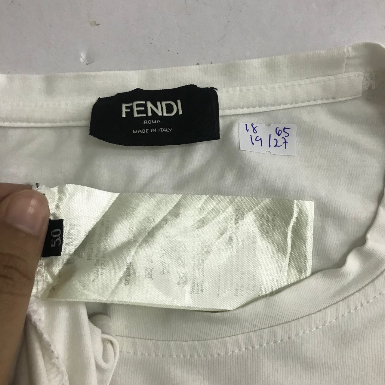 Designer 🔥 FENDI Roma Nice Design Tshirt Size US M / EU 48-50 / 2 - 6 Thumbnail