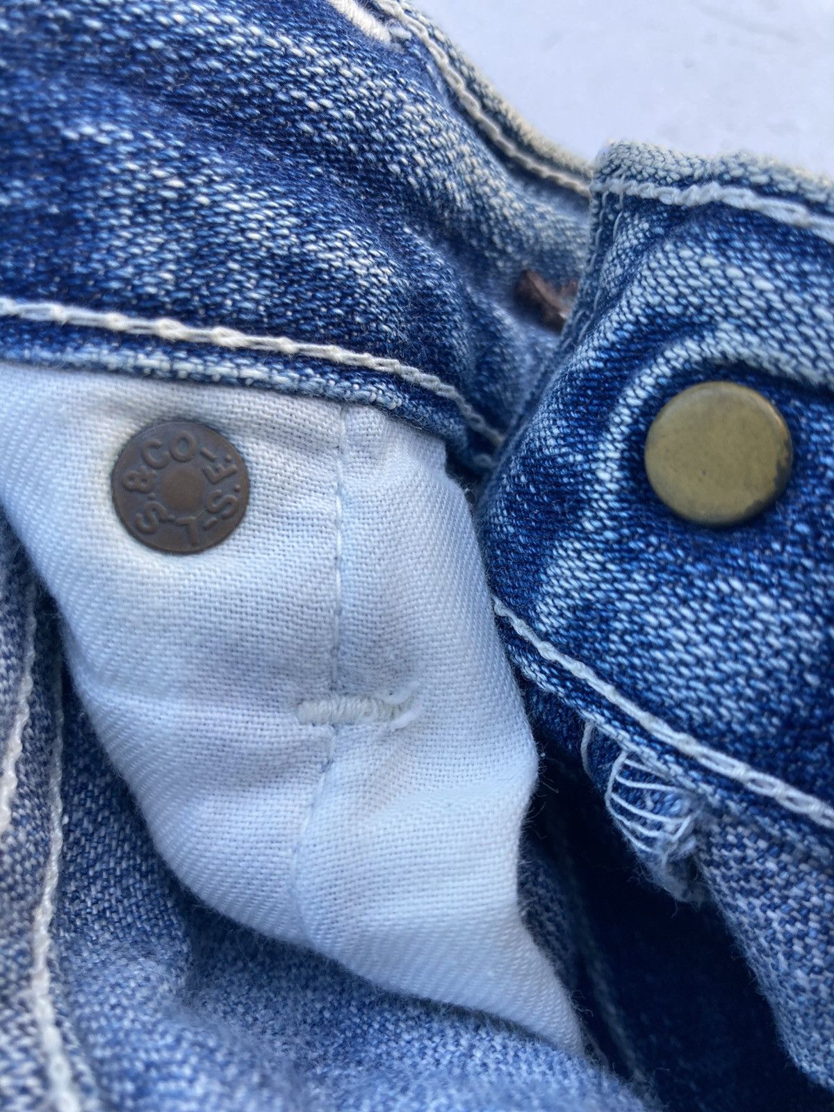 Levi's DISTRESSED 3 QUARTER LEVI’S CARPENTER Size US 29 - 14 Thumbnail