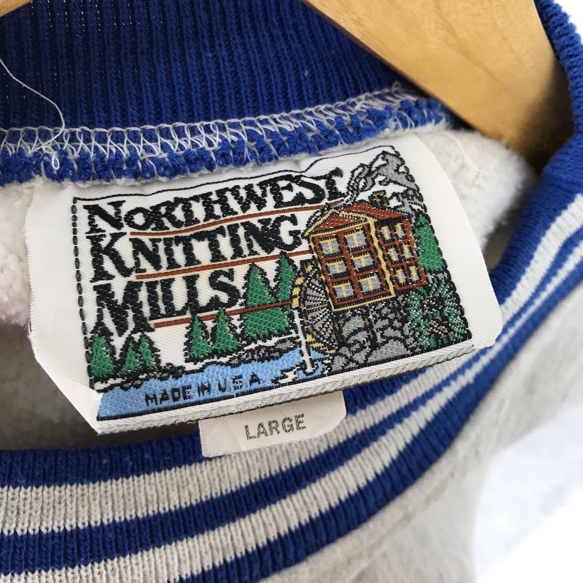 Vintage Vintage 90s Eastern Illinois Spell Out Sweatshirt Size US L / EU 52-54 / 3 - 9 Thumbnail