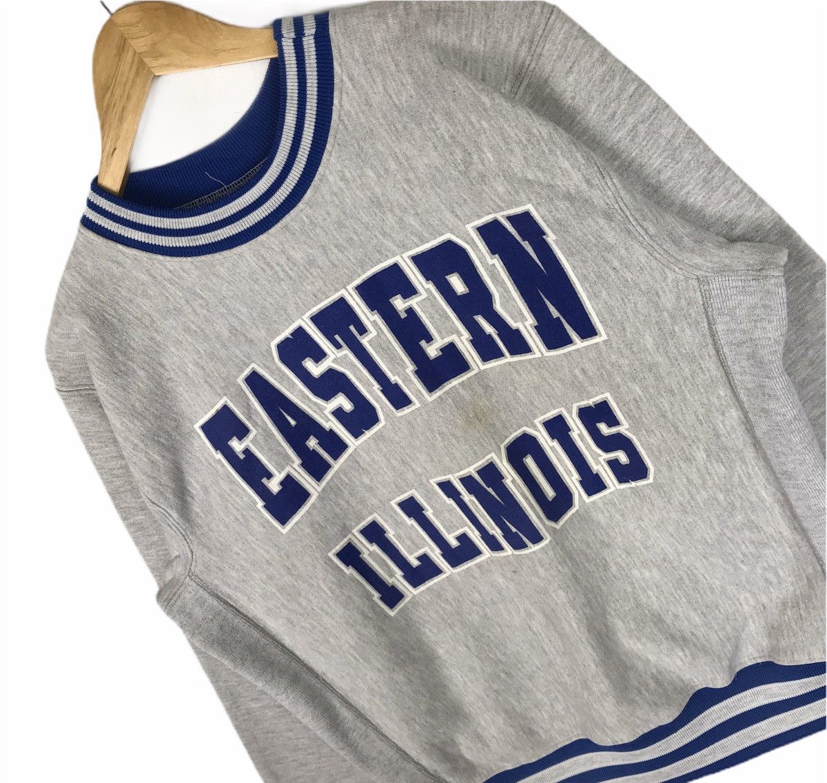 Vintage Vintage 90s Eastern Illinois Spell Out Sweatshirt Size US L / EU 52-54 / 3 - 2 Thumbnail