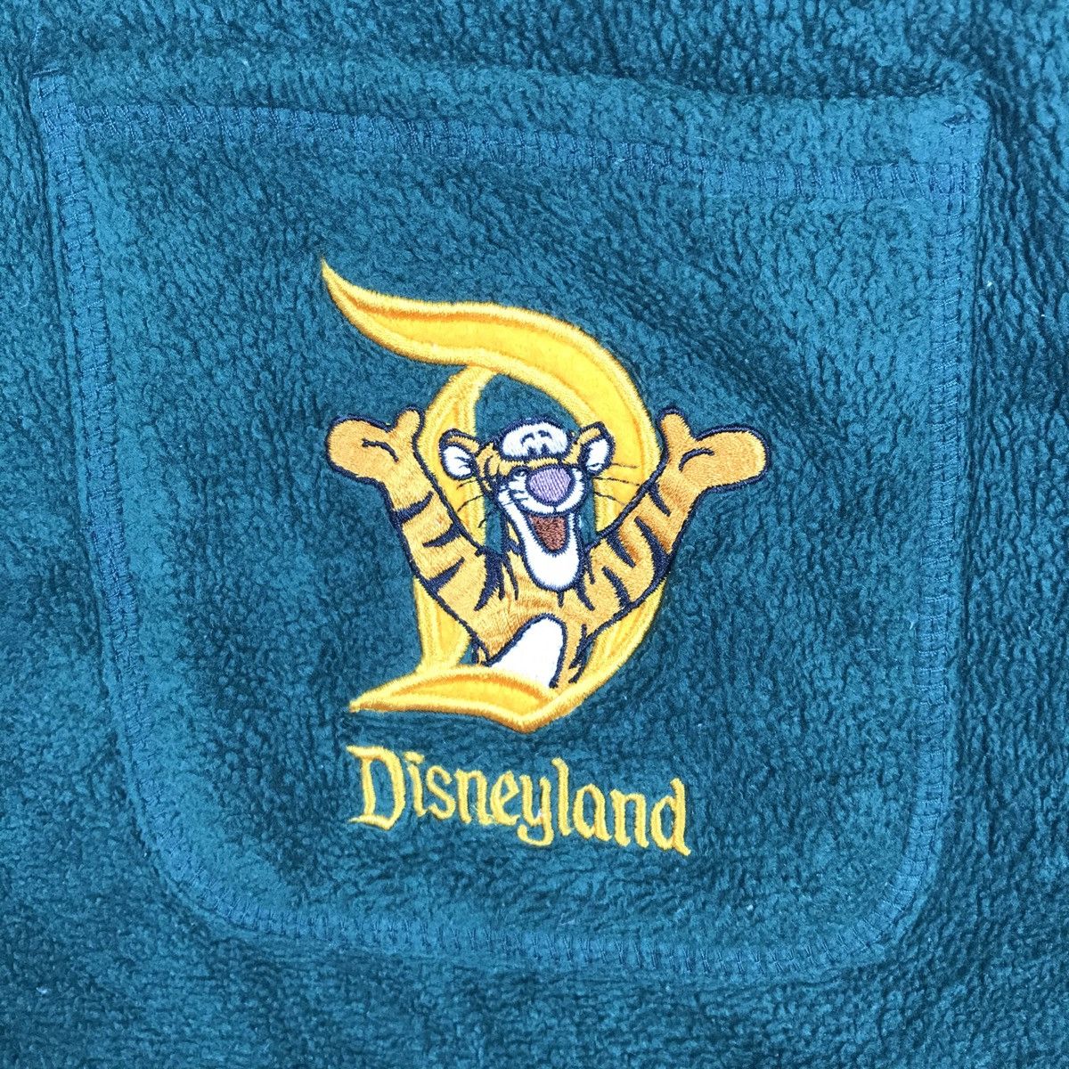 Cartoon Network × Disney × Vintage Vintage Winnie The Pooh Disneyland Fleece Button Up Size US L / EU 52-54 / 3 - 6 Thumbnail