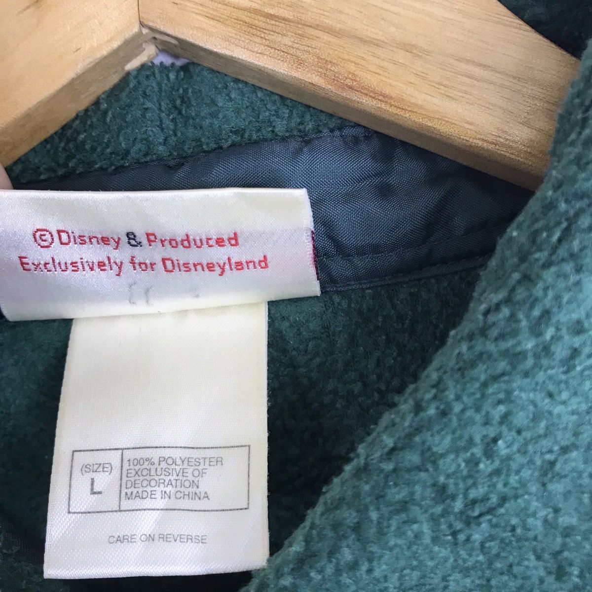 Cartoon Network × Disney × Vintage Vintage Winnie The Pooh Disneyland Fleece Button Up Size US L / EU 52-54 / 3 - 8 Thumbnail