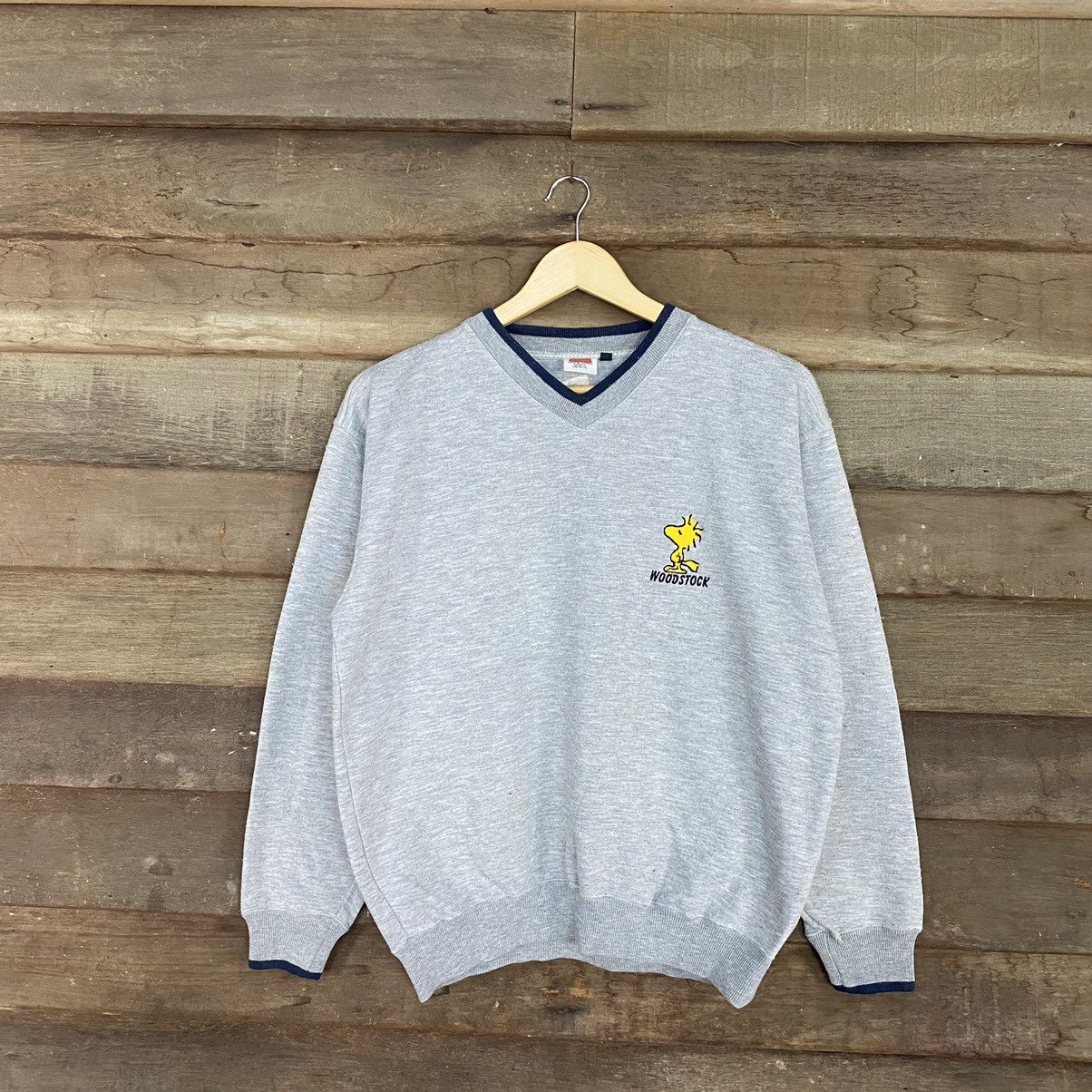 image of Cartoon Network x Movie Wood Stock Vintage Movie Grey Sweatshirt 3688, Men's (Size Medium)