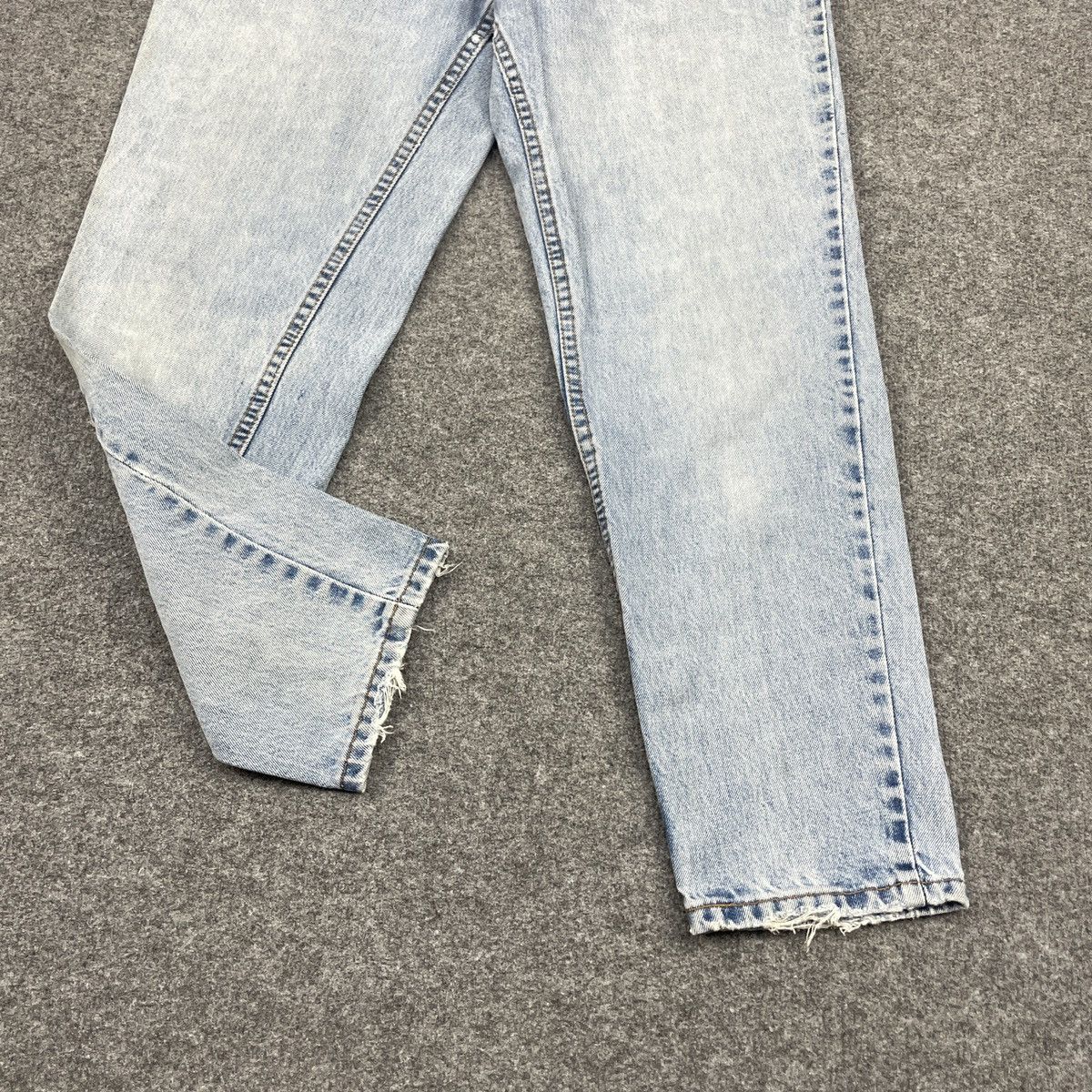 Levi's × Vintage Vintage Levi's 551 Distressed Light Wash - wc 264 Size US 28 / EU 44 - 3 Thumbnail