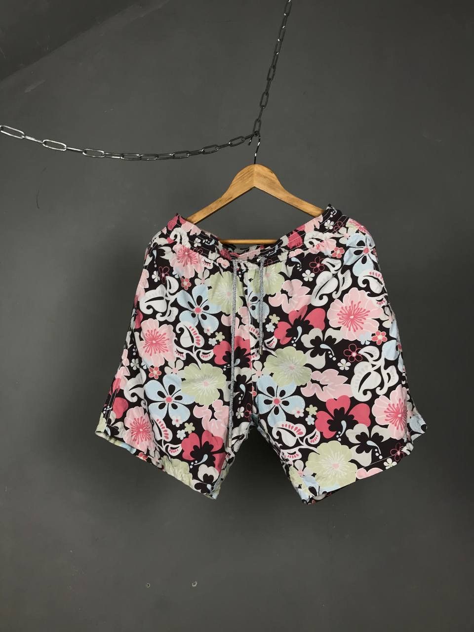 Vilebrequin Vilebrequin crazy multicolor overprinted luxury shorts Size US 36 / EU 52 - 1 Thumbnail