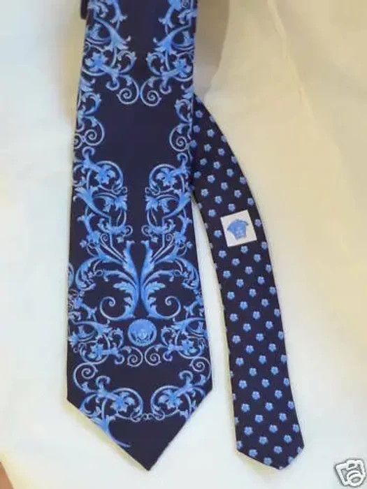 VERSACE LITE BLUE ORNATE PATTERN 100%SILK NECK TIE ITALY