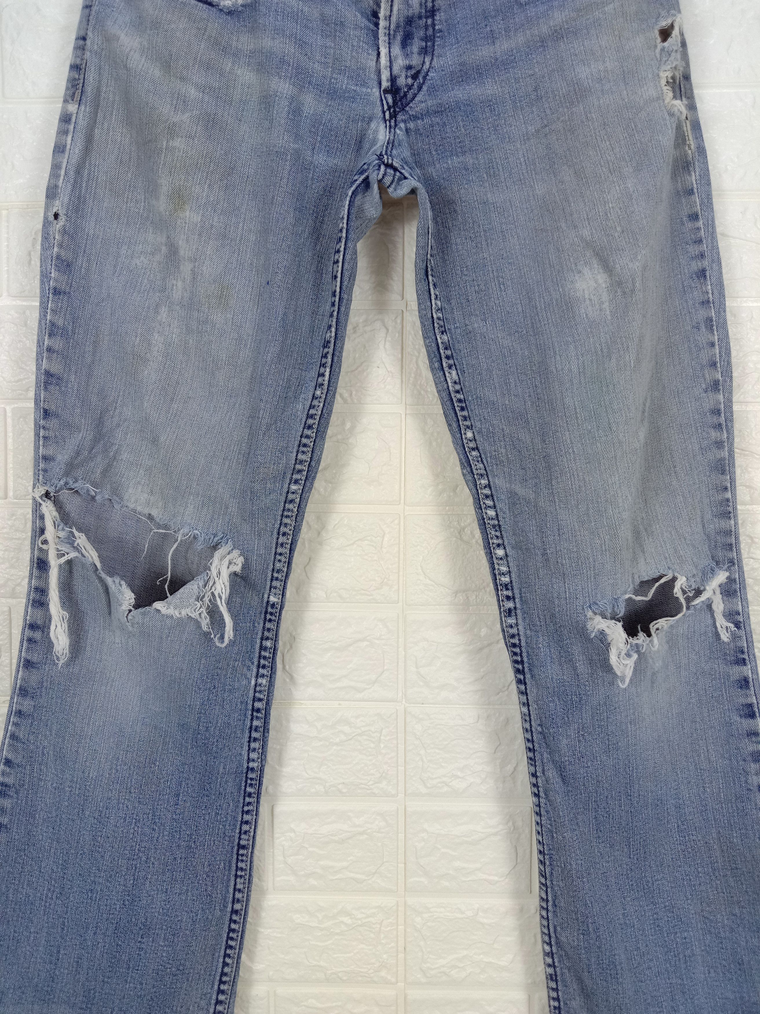 Levi's Vintage Levi's 524 Flare Jeans Faded Blue Ripped Denim Size 28" / US 6 / IT 42 - 3 Thumbnail