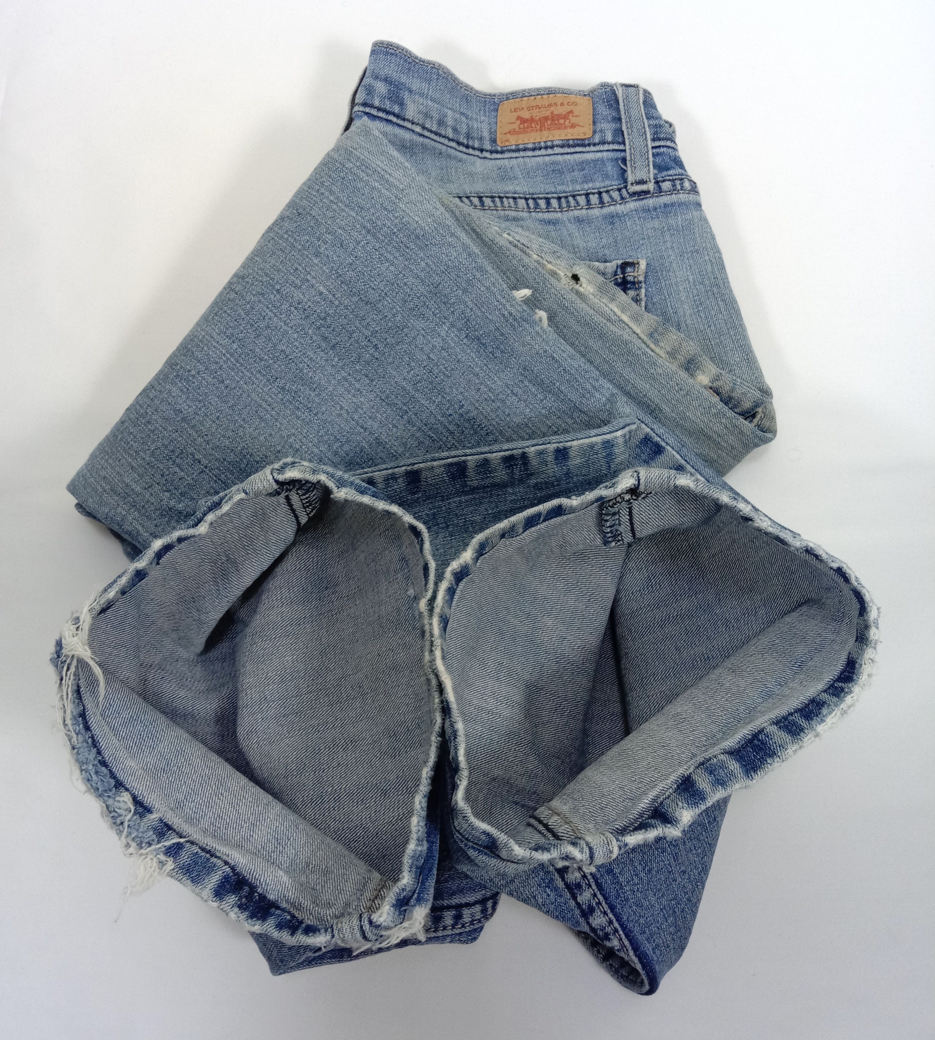 Levi's Vintage Levi's 524 Flare Jeans Faded Blue Ripped Denim Size 28" / US 6 / IT 42 - 20 Thumbnail