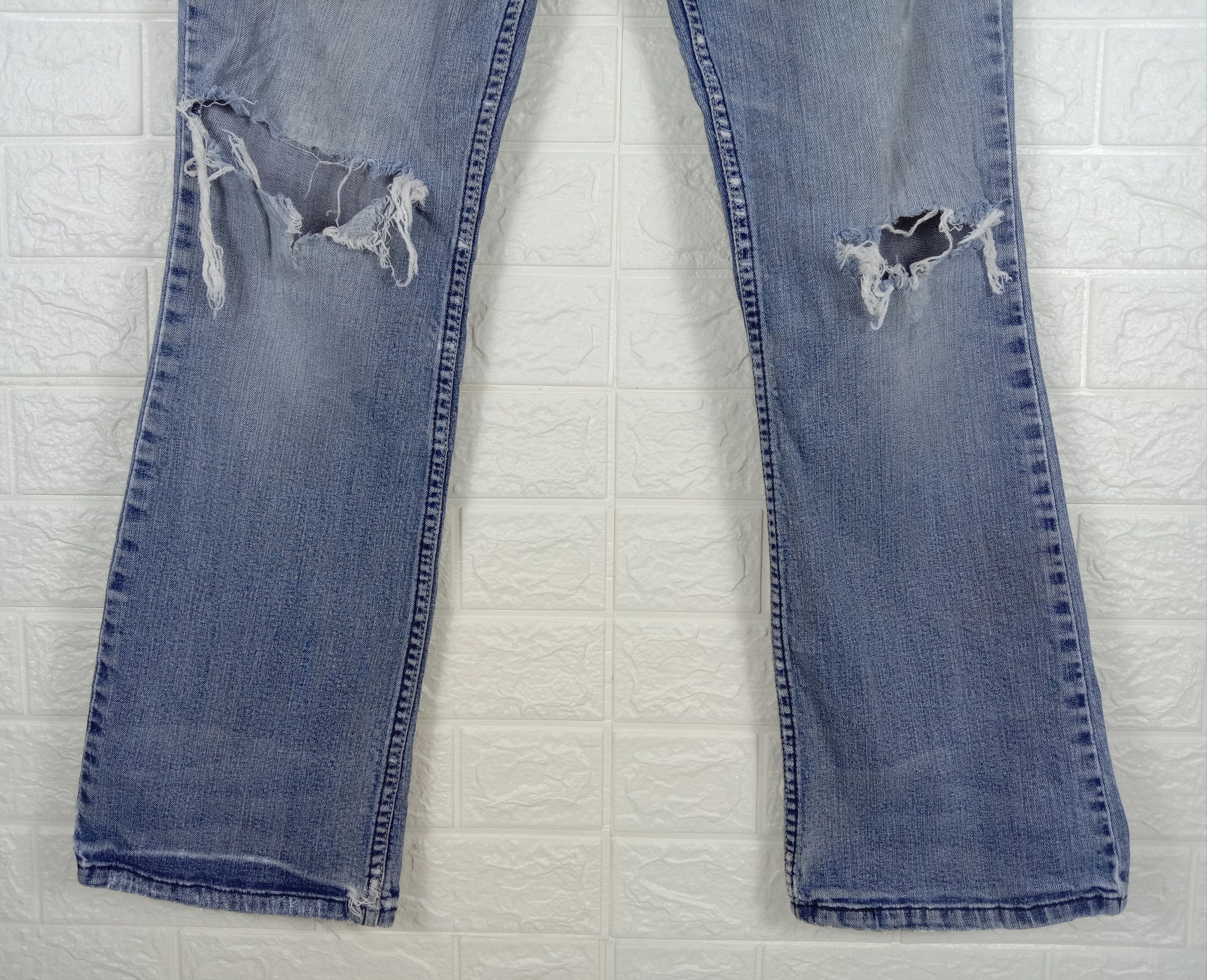 Levi's Vintage Levi's 524 Flare Jeans Faded Blue Ripped Denim Size 28" / US 6 / IT 42 - 4 Thumbnail
