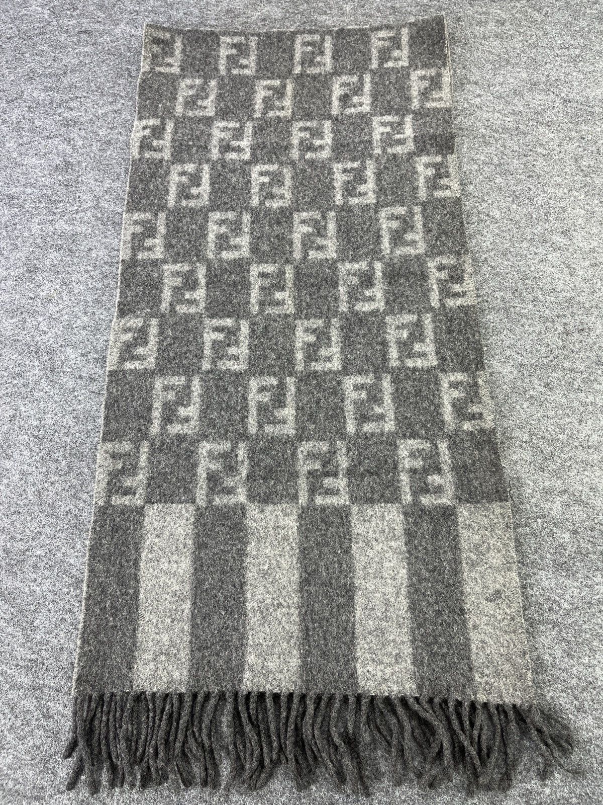 FENDI Scarf / Muffler / Neckwear - T004