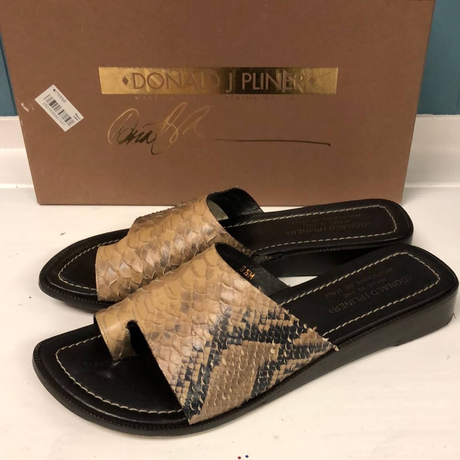 Donald J Pliner leather toe sandal slides women’s size 8.5