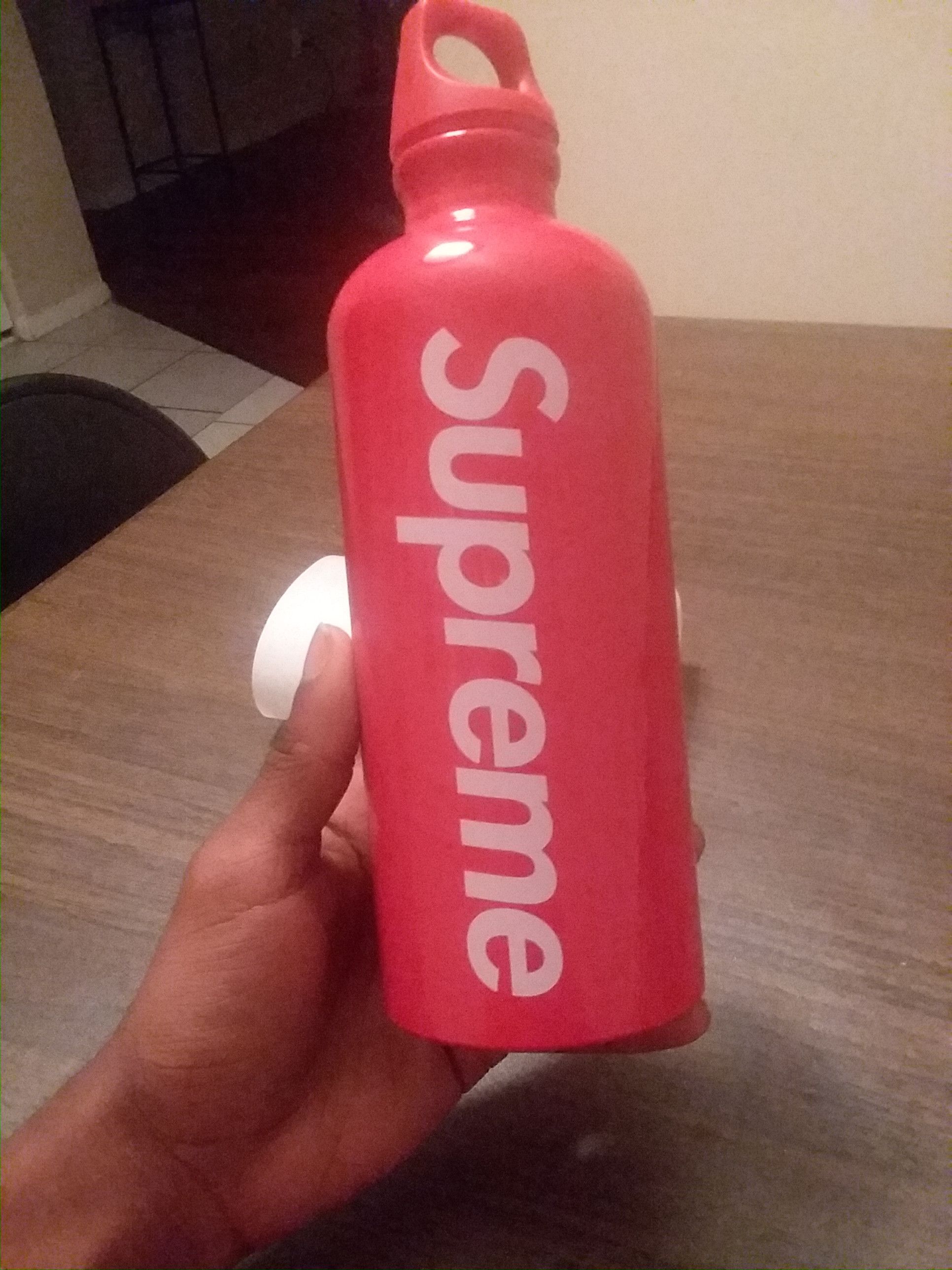Supreme - Supreme SIGG Traveller Water Bottle 水筒 Supreme SIGG Traveller 0.6L Water Bottle (SS23) – 47 Jump Street