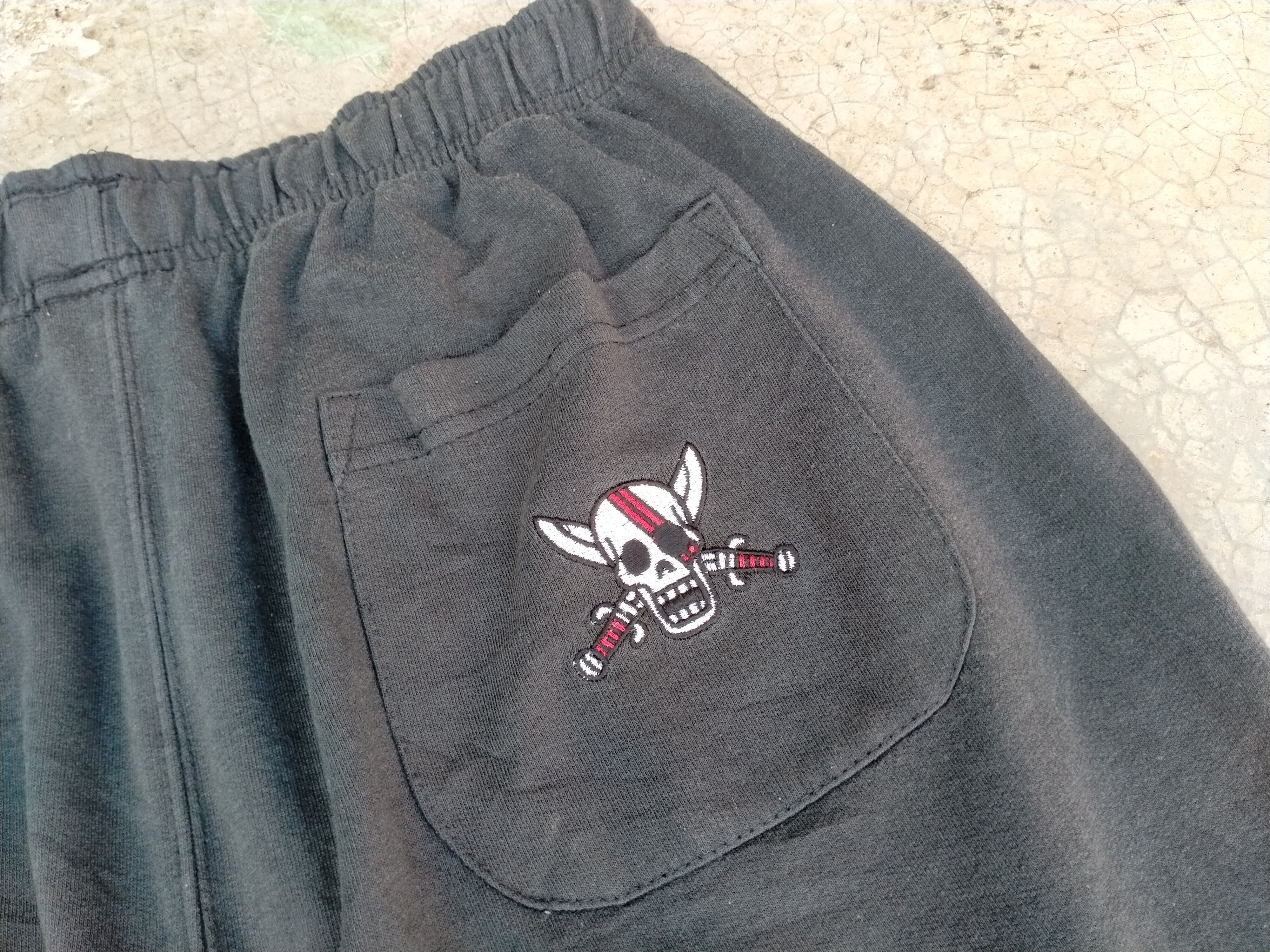 Anime × Japanese Brand × One Piece Extremely Rare VTG ONE PIECE AKAGAMI NO SHANKS Sweatpants Size US 34 / EU 50 - 12 Thumbnail