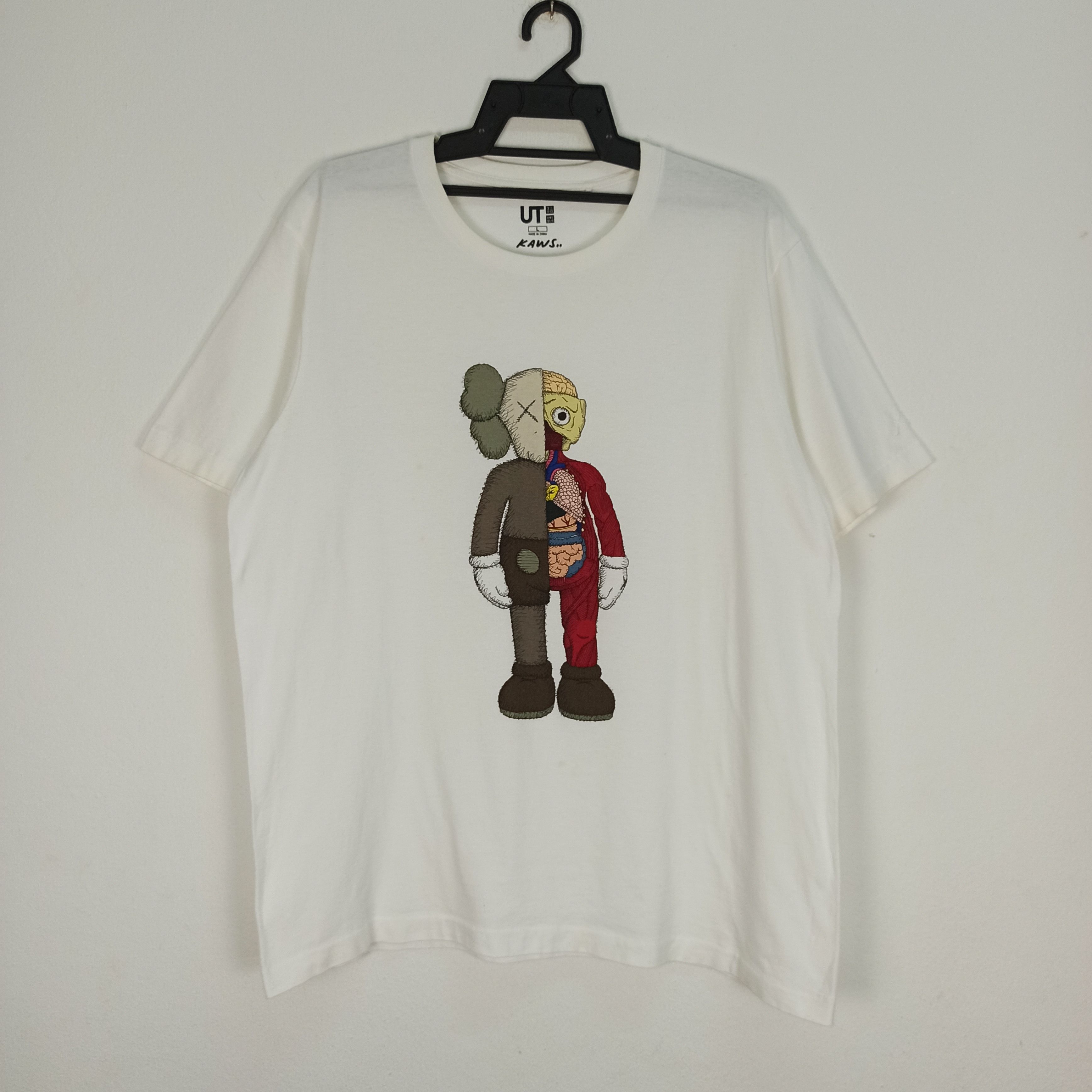 Kaws × Uniqlo 🔥STEALS🔥 Uniqlo x Kaws Flayed Tee White Size US L / EU 52-54 / 3 - 1 Thumbnail