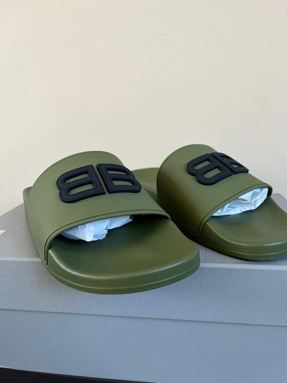 Balenciaga Pool Slide BB in Kaki / Black Size US 9 / EU 42 - 4 Thumbnail