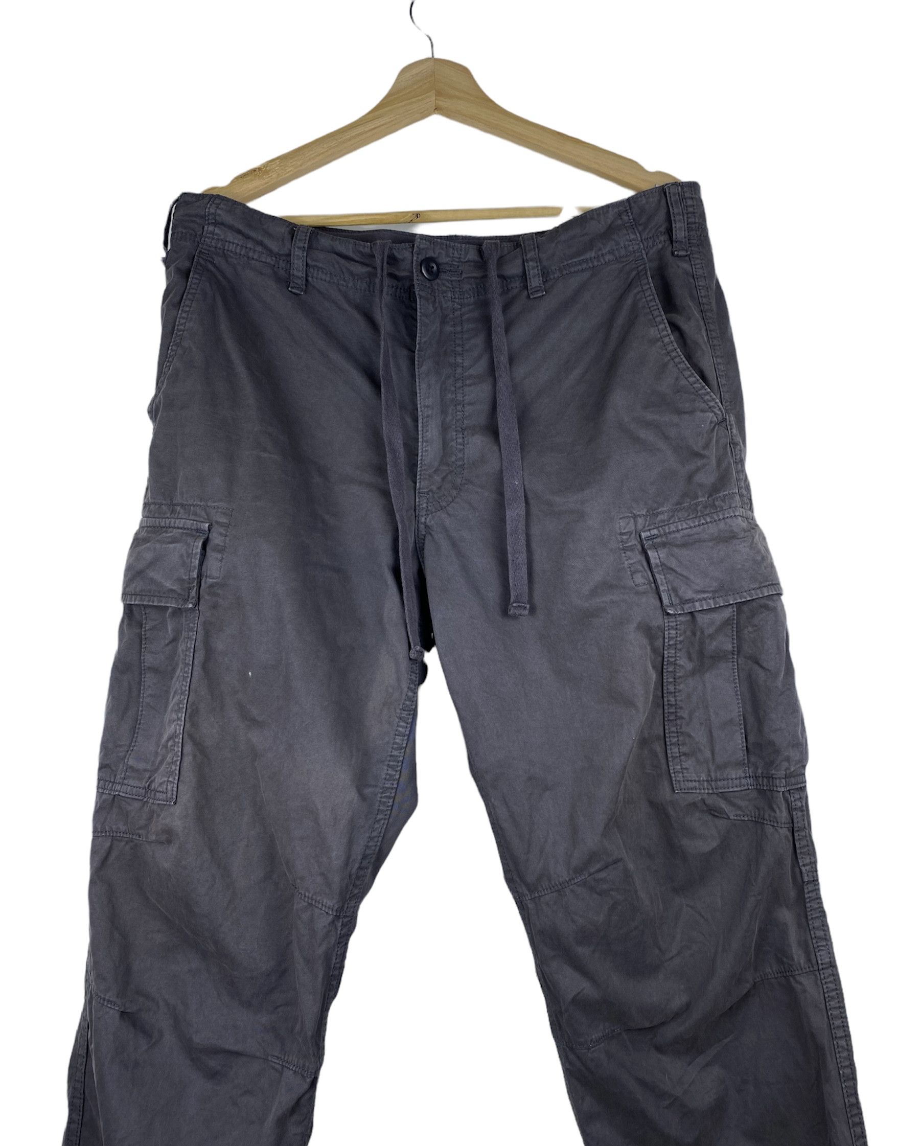 Uniqlo GONE 🔥 Vintage Uniqlo Tactical Multi Pocket Cargo Pants Size US 34 / EU 50 - 2 Thumbnail