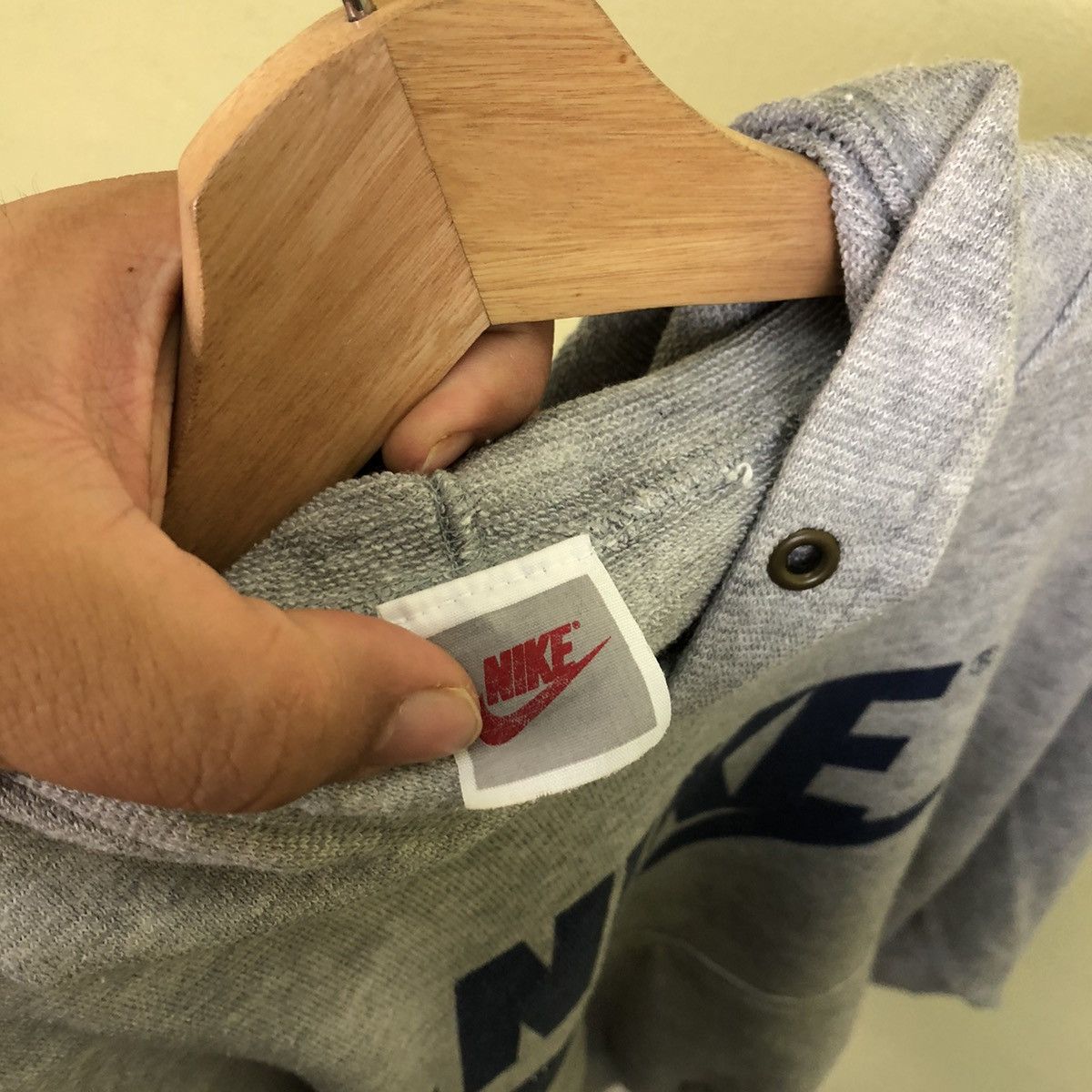 Nike Vintage Nike Big Swoosh Hoodie Size US M / EU 48-50 / 2 - 8 Thumbnail