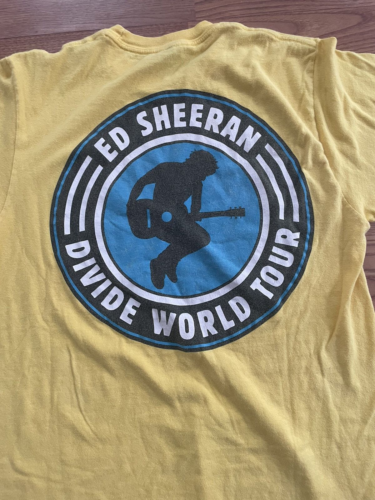Band Tees Ed Sheeran Divide world tour tee Size US M / EU 48-50 / 2 - 3 Thumbnail