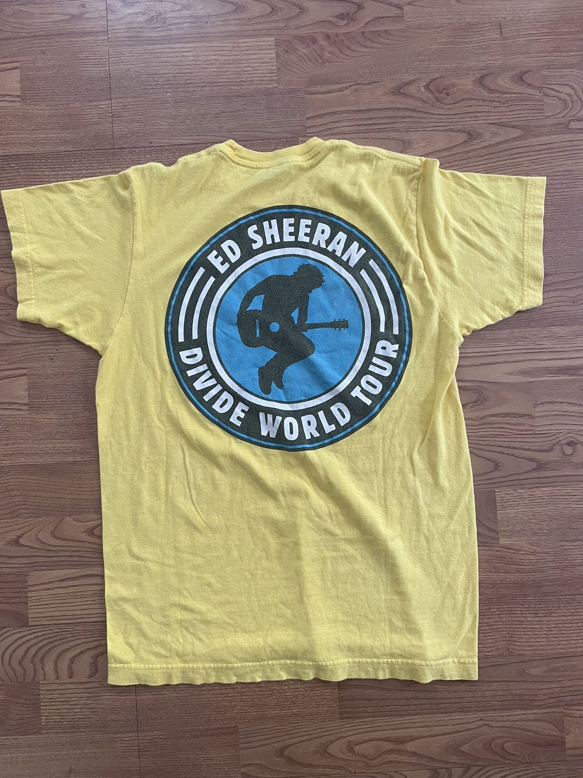 Band Tees Ed Sheeran Divide world tour tee Size US M / EU 48-50 / 2 - 2 Thumbnail