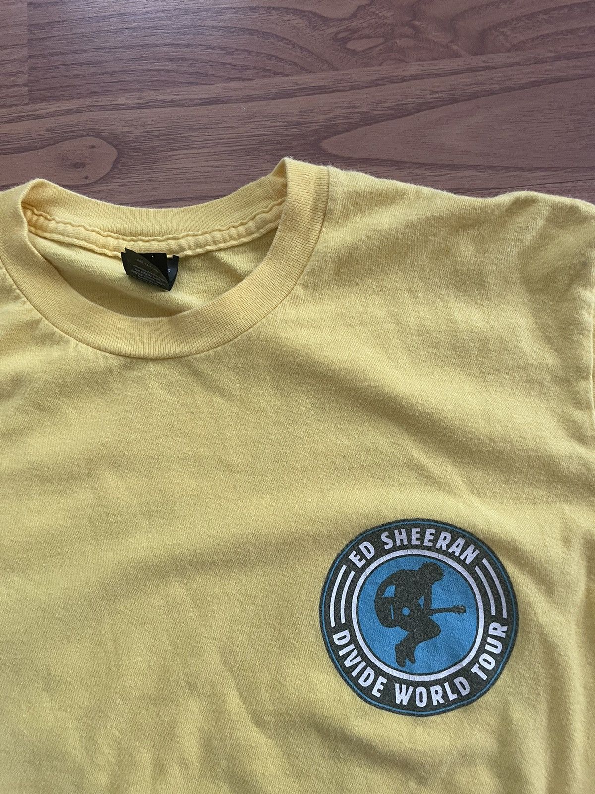 Band Tees Ed Sheeran Divide world tour tee Size US M / EU 48-50 / 2 - 4 Thumbnail
