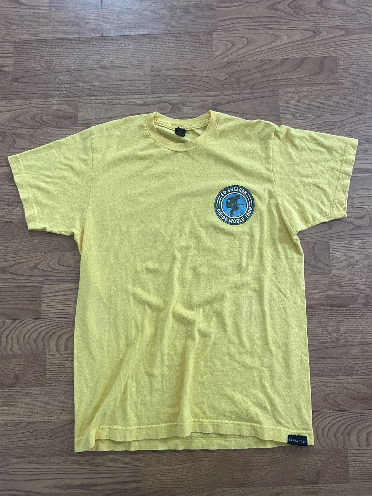 Band Tees Ed Sheeran Divide world tour tee Size US M / EU 48-50 / 2 - 1 Thumbnail