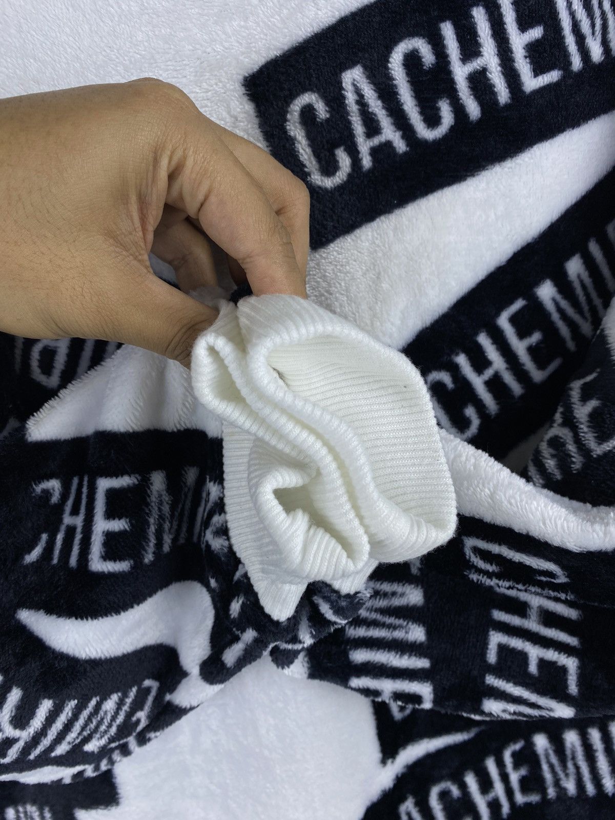 Japanese Brand Vintage Contrebe Full Print Cachemire Fleece Sweatshirt Size US L / EU 52-54 / 3 - 6 Thumbnail
