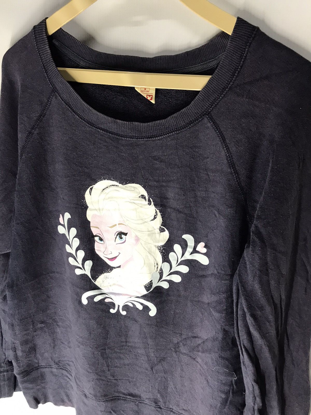 Disney × Uniqlo Frozen crewneck sweatshirt by ut x Disney Size US M / EU 48-50 / 2 - 5 Thumbnail