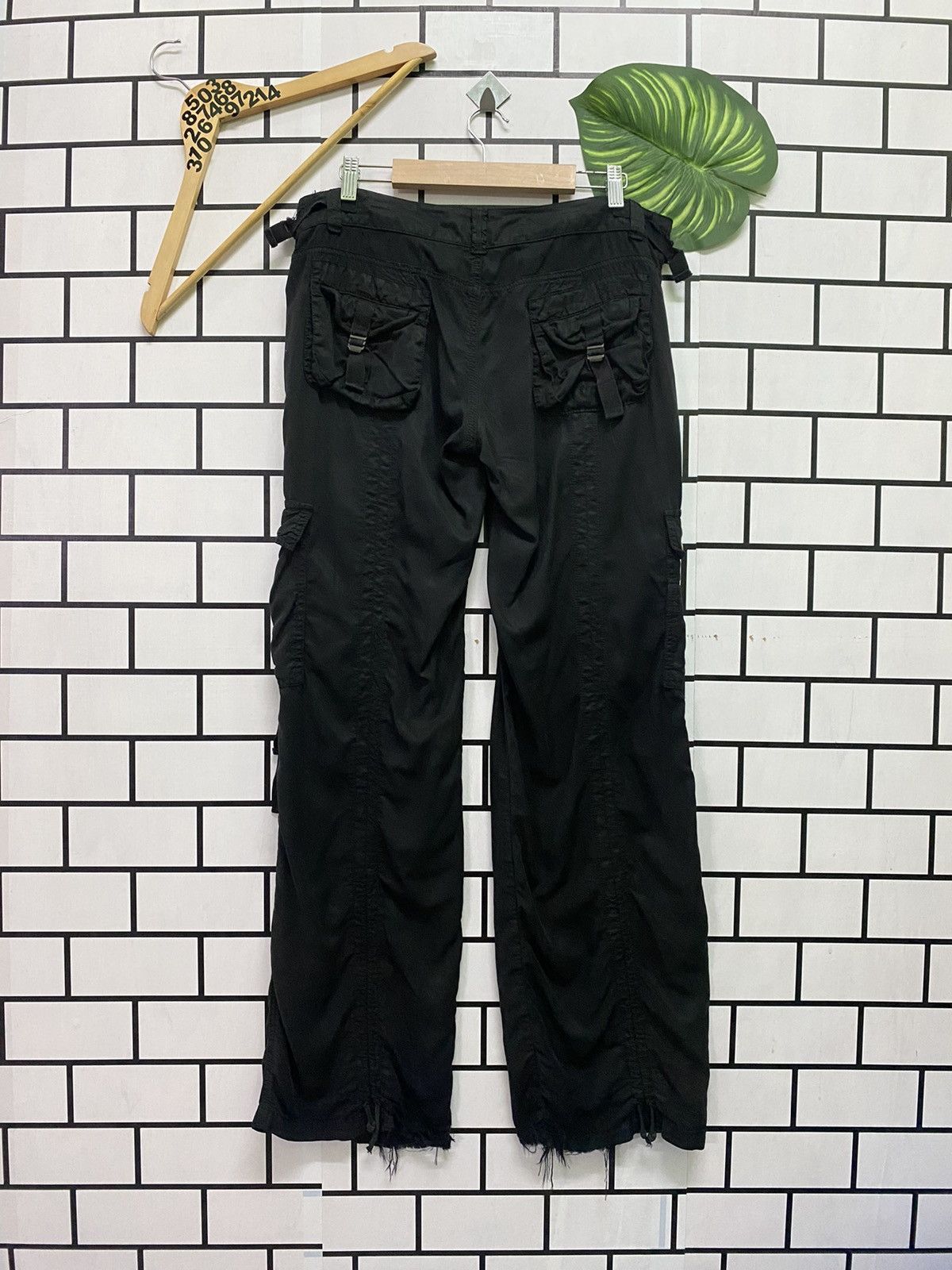 Designer × Guess CARGO GUESS MULTIPOCKET LOW RISE NYLON PANTS Size US 34 / EU 50 - 2 Thumbnail
