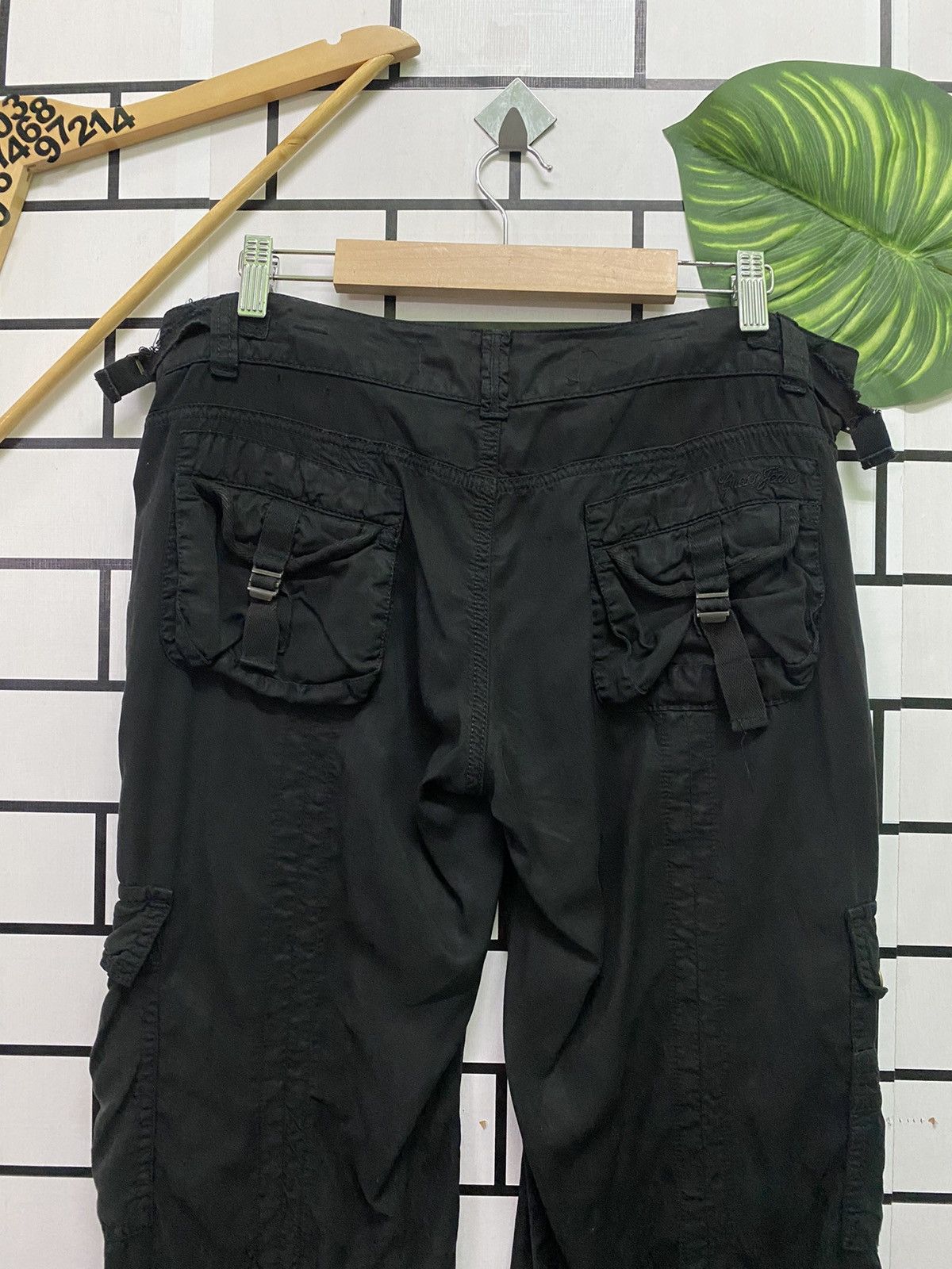 Designer × Guess CARGO GUESS MULTIPOCKET LOW RISE NYLON PANTS Size US 34 / EU 50 - 12 Thumbnail
