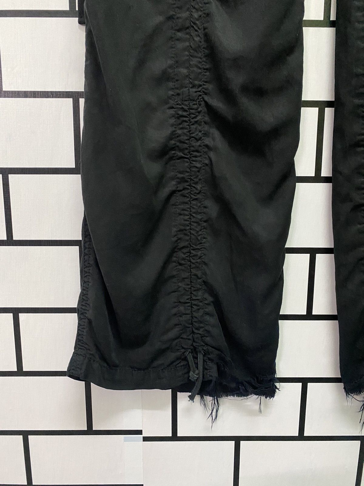Designer × Guess CARGO GUESS MULTIPOCKET LOW RISE NYLON PANTS Size US 34 / EU 50 - 16 Thumbnail
