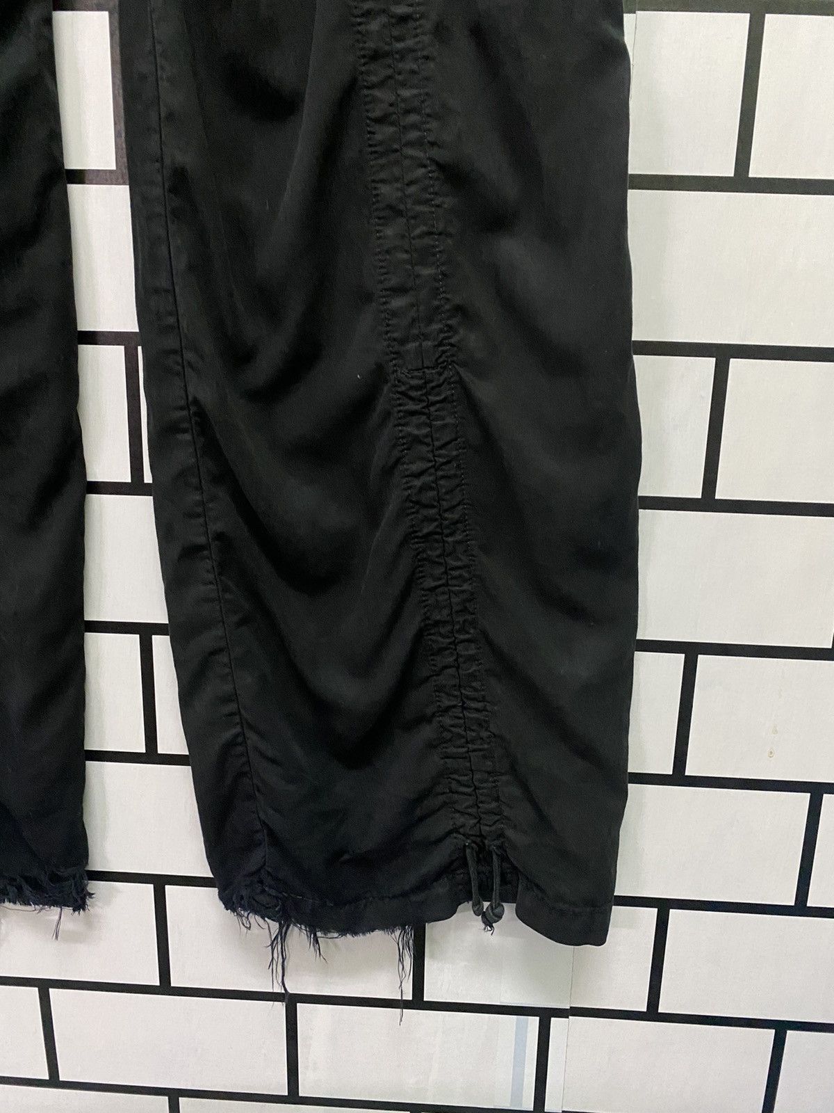 Designer × Guess CARGO GUESS MULTIPOCKET LOW RISE NYLON PANTS Size US 34 / EU 50 - 19 Thumbnail