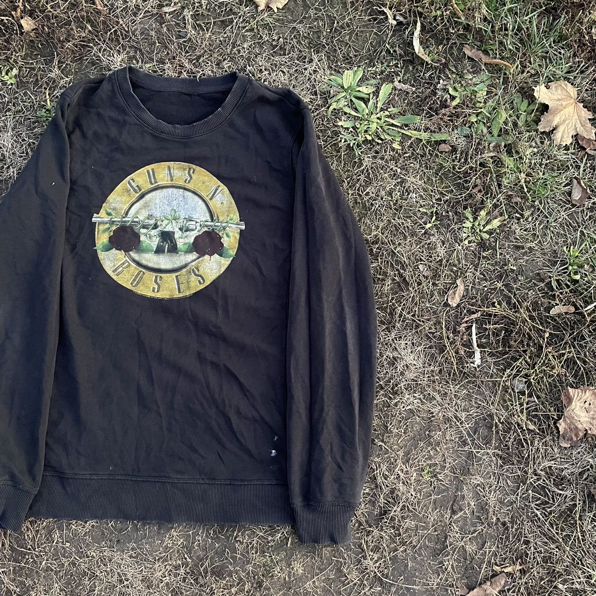 Vintage Vintage 90s Guns N Roses Sun Faded Band Tee Grunge Baggy L Size US L / EU 52-54 / 3 - 3 Thumbnail