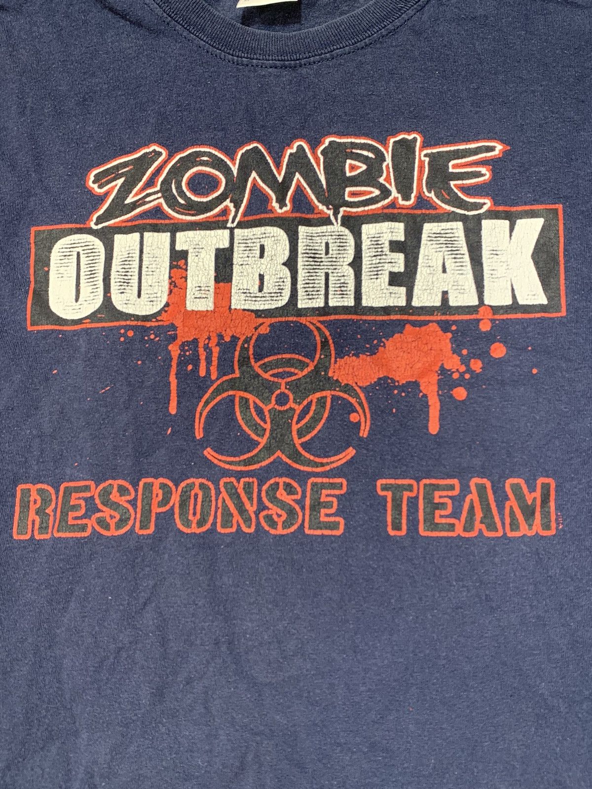 Band Tees × Vintage Vintage Y2K Zombie outbreak response team big logo size M Size US M / EU 48-50 / 2 - 3 Thumbnail