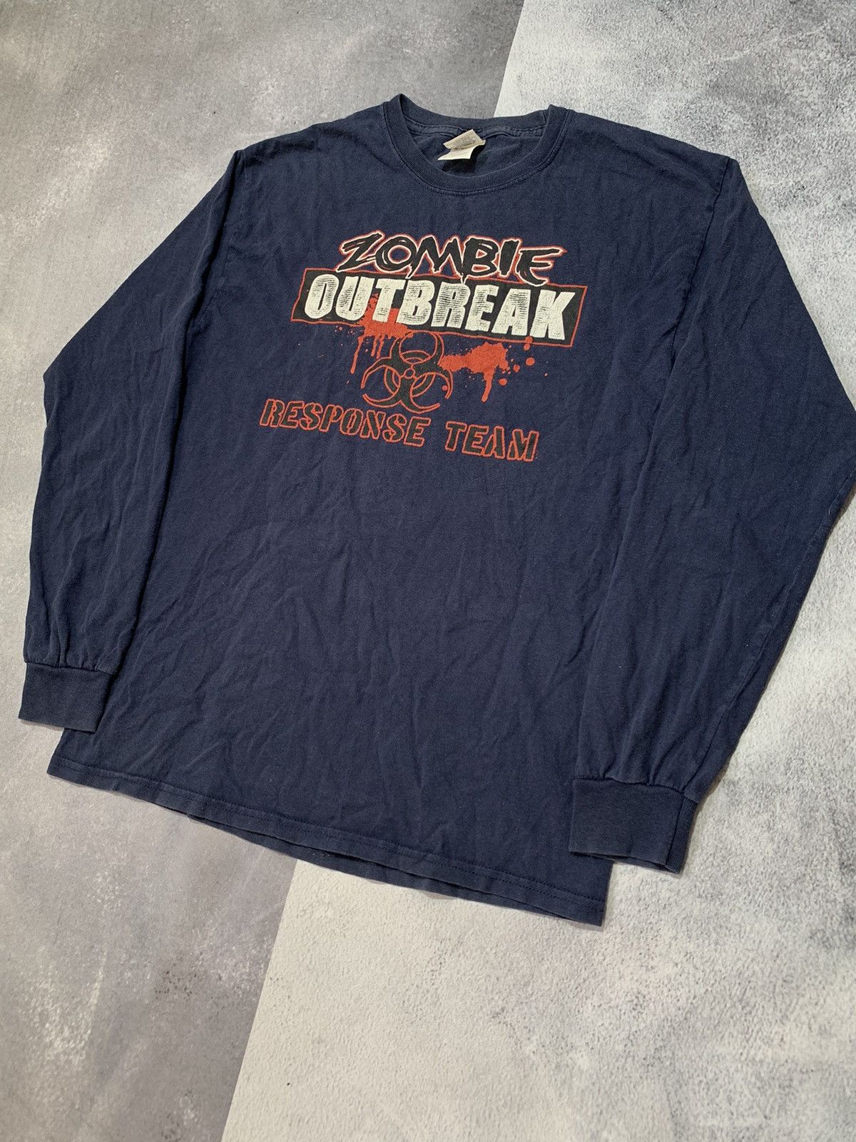 Band Tees × Vintage Vintage Y2K Zombie outbreak response team big logo size M Size US M / EU 48-50 / 2 - 2 Thumbnail