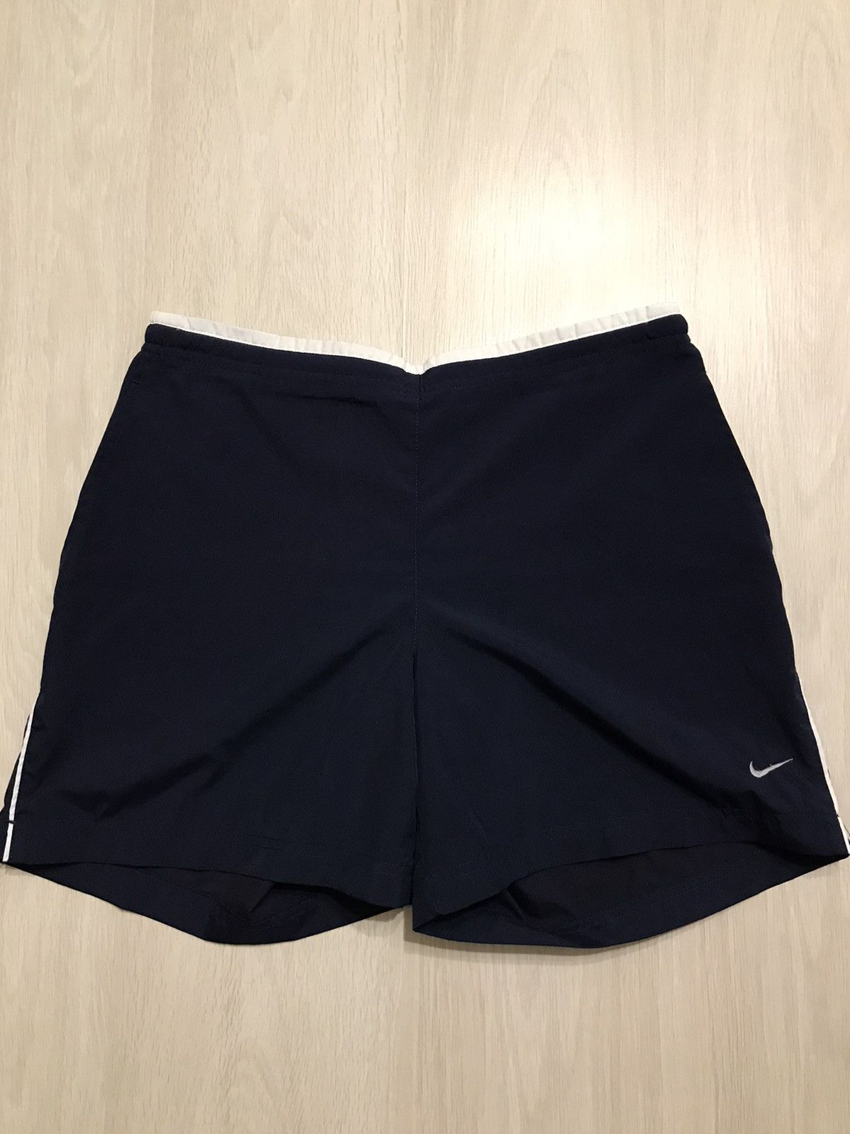 Nike Vintage Nike Shorts small swoosh Size US 34 / EU 50 - 1 Thumbnail