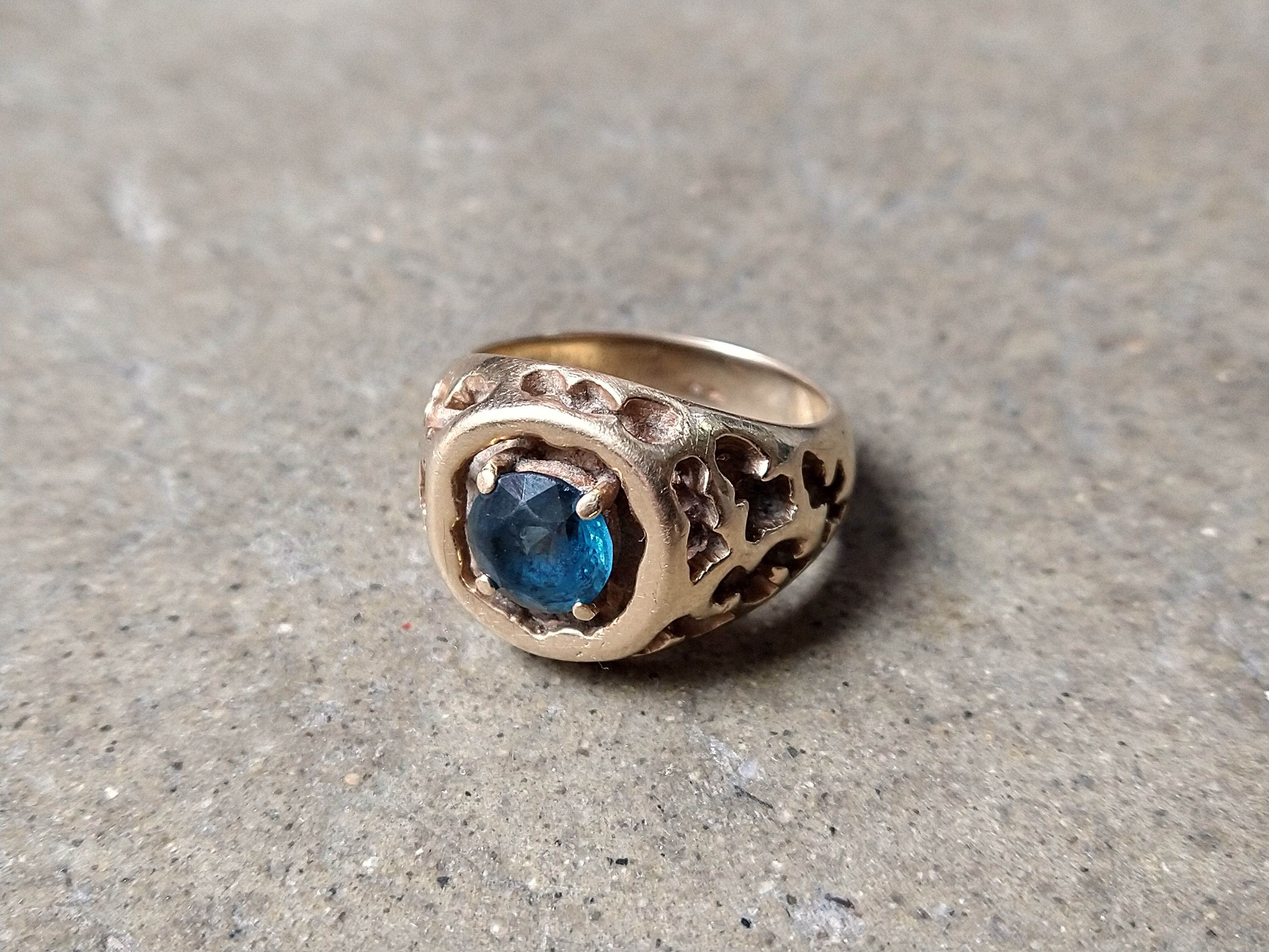 Jewelry Vintage 14K Gold Ring Size 9 Blue Glass Nugget Brutalist Size ONE SIZE - 1 Thumbnail