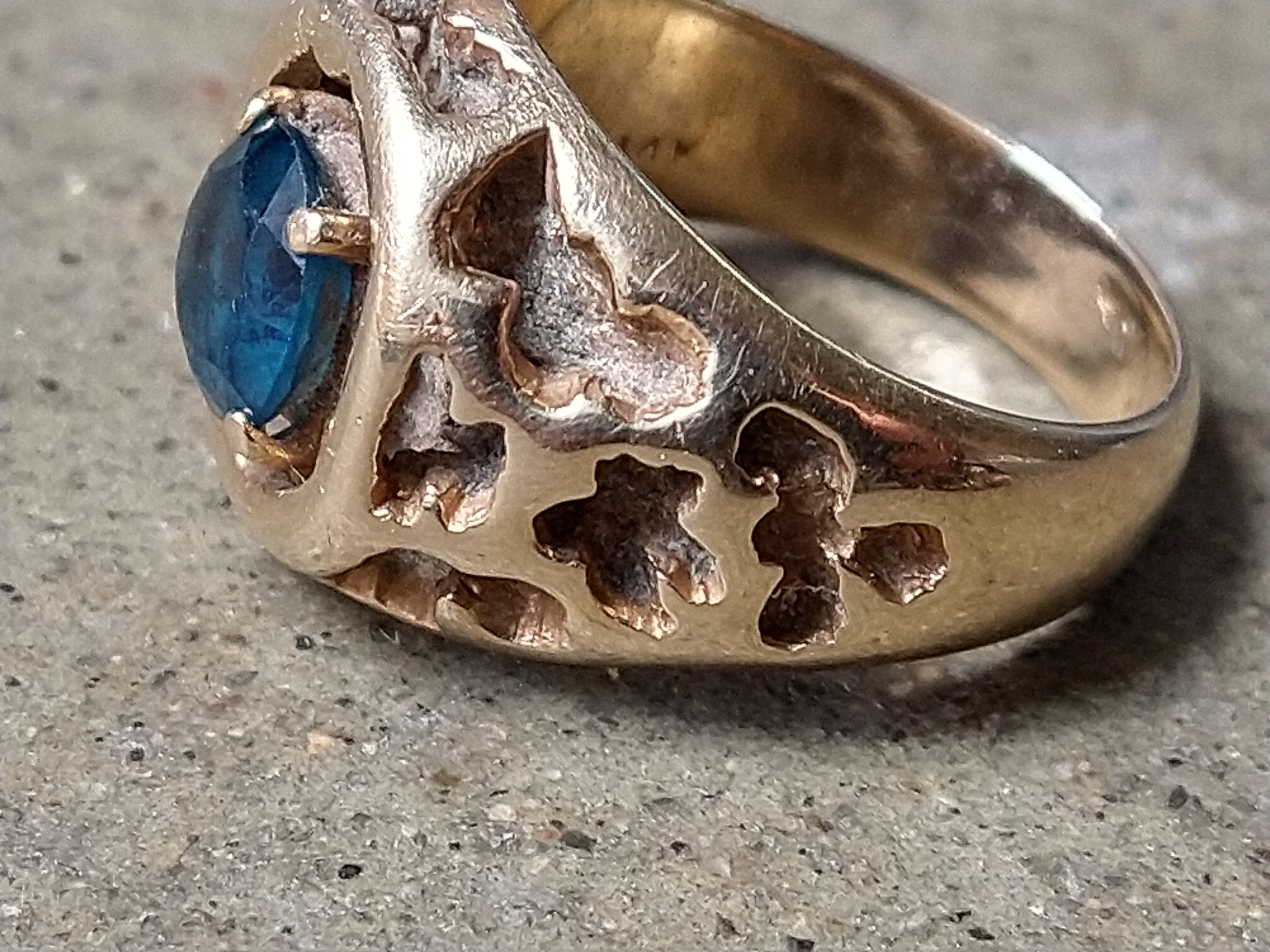 Jewelry Vintage 14K Gold Ring Size 9 Blue Glass Nugget Brutalist Size ONE SIZE - 6 Thumbnail