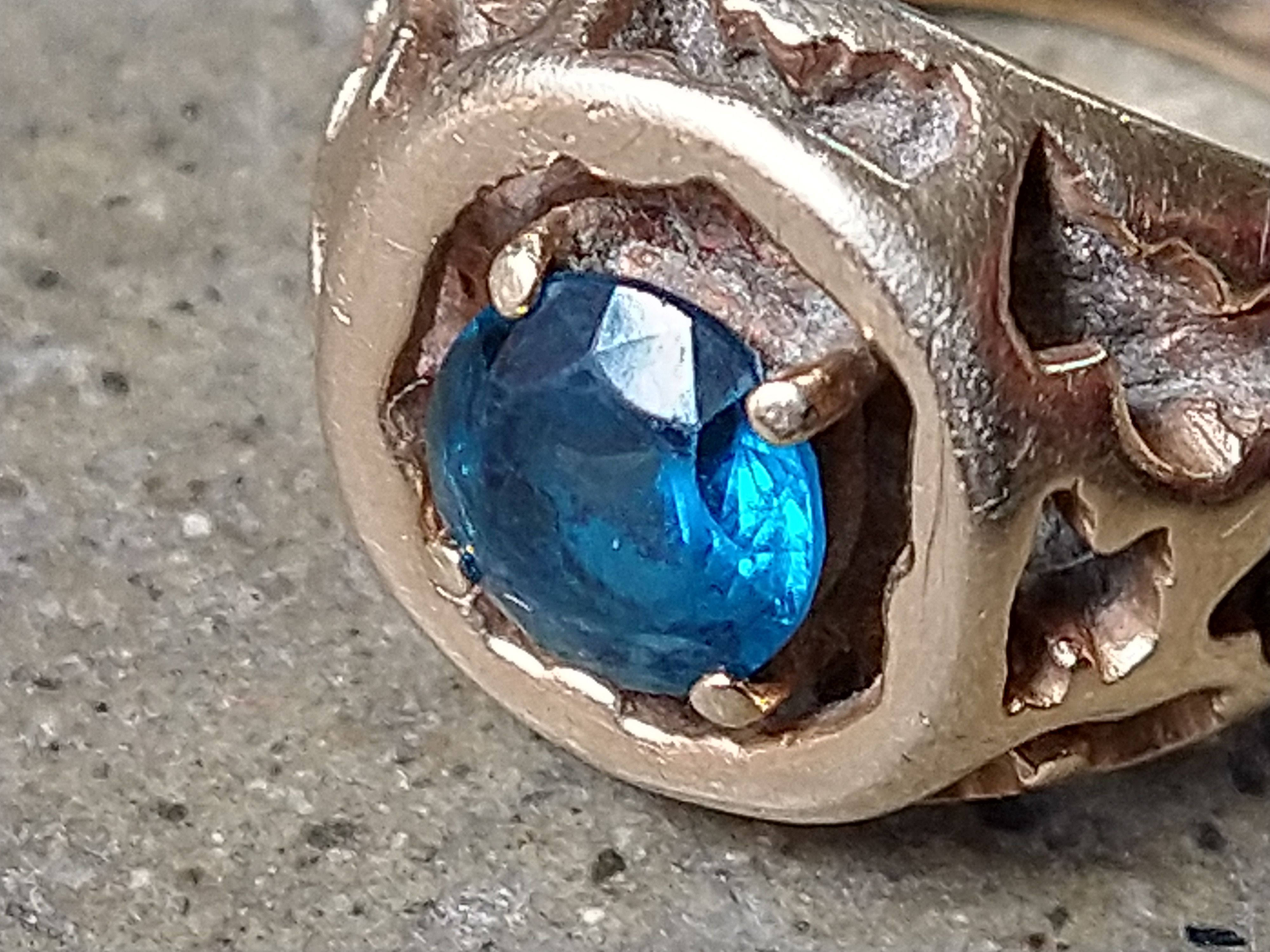 Jewelry Vintage 14K Gold Ring Size 9 Blue Glass Nugget Brutalist Size ONE SIZE - 9 Thumbnail