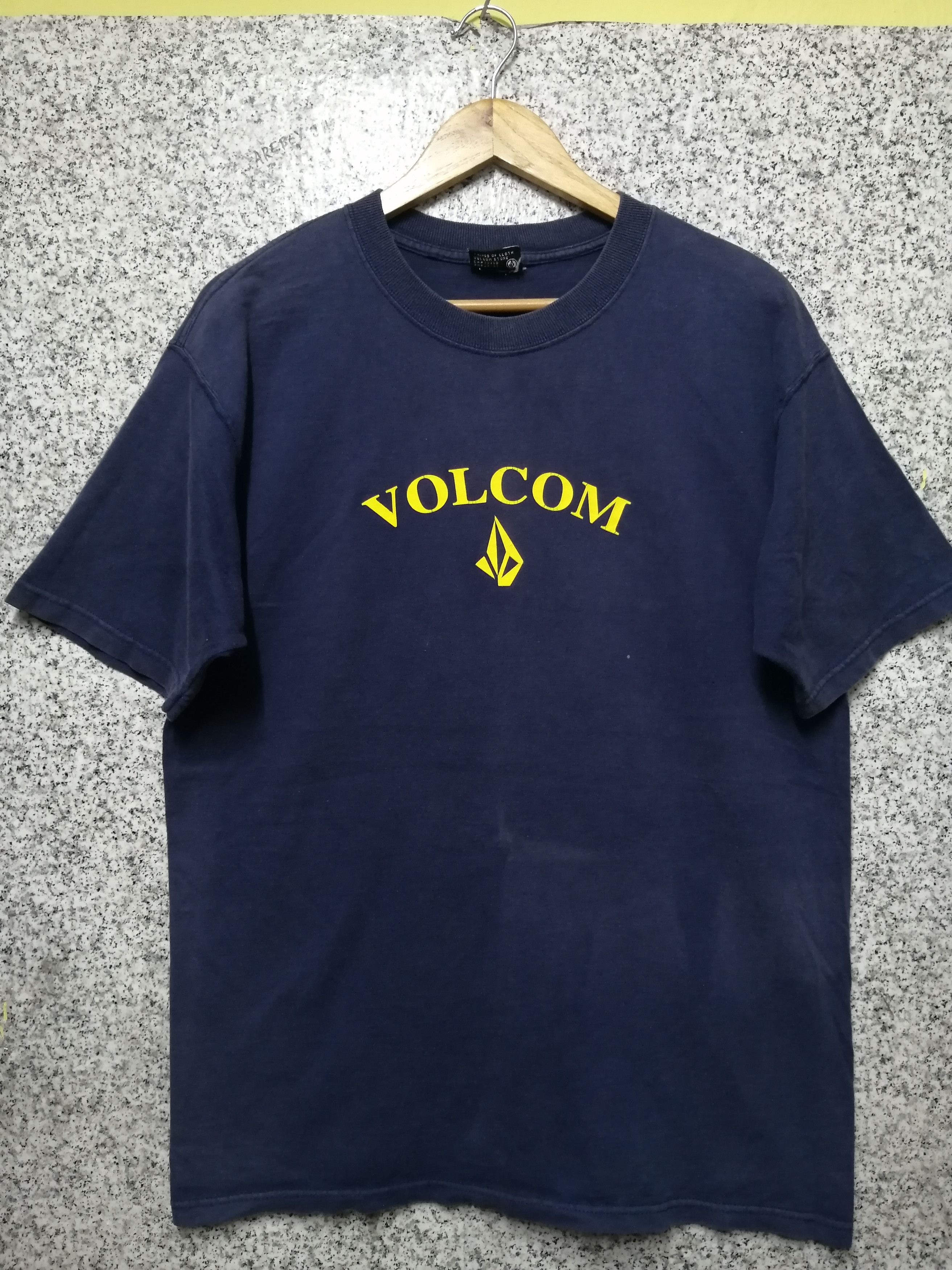 Vintage × Volcom 90s Vintage Volcom Tee Big Logo very rare Size US L / EU 52-54 / 3 - 1 Thumbnail