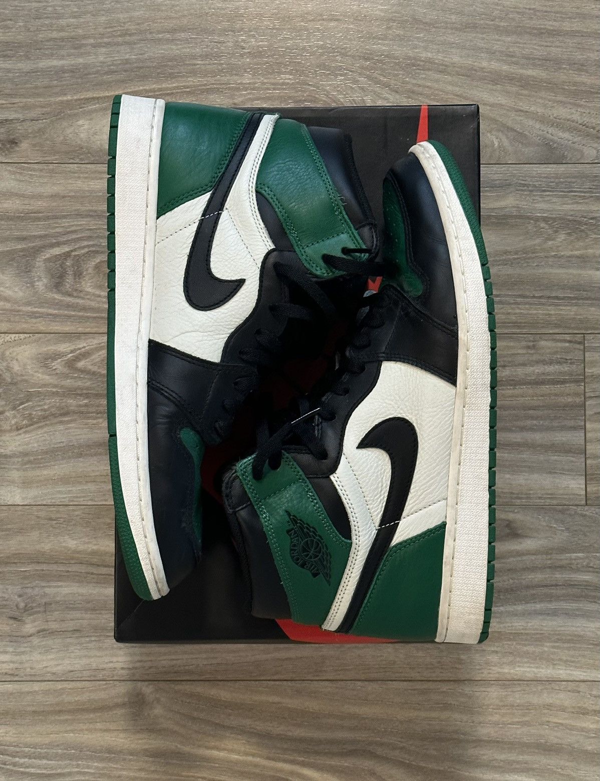 Jordan Brand × Nike Air Jordan 1 Retro High OG Pine Green Size US 12 / EU 45 - 1 Thumbnail
