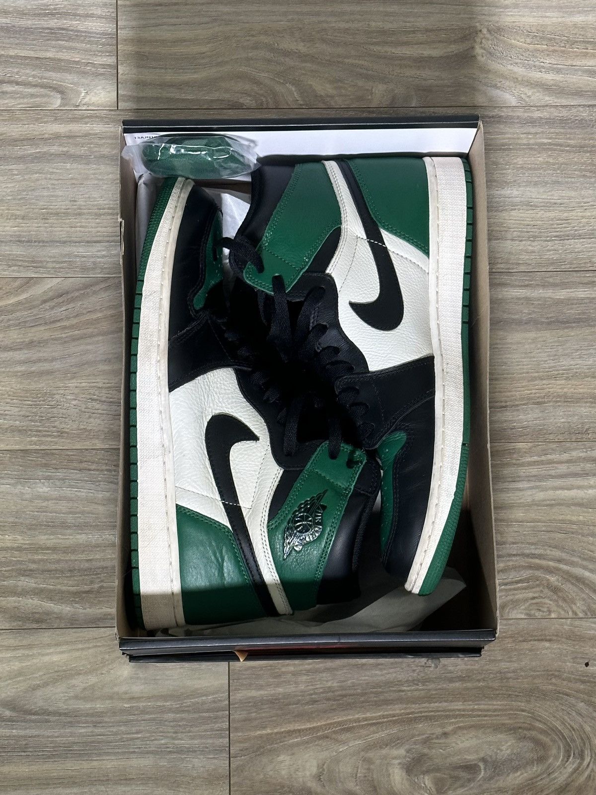 Jordan Brand × Nike Air Jordan 1 Retro High OG Pine Green Size US 12 / EU 45 - 4 Thumbnail