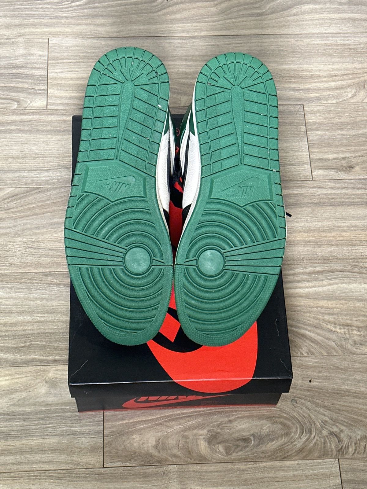 Jordan Brand × Nike Air Jordan 1 Retro High OG Pine Green Size US 12 / EU 45 - 5 Thumbnail