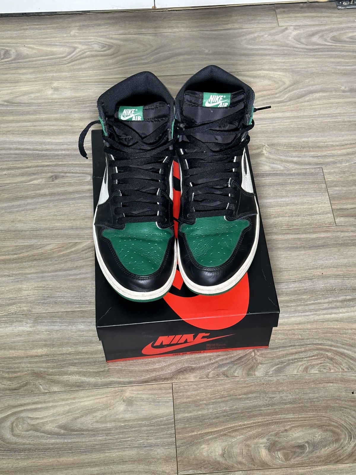 Jordan Brand × Nike Air Jordan 1 Retro High OG Pine Green Size US 12 / EU 45 - 2 Thumbnail