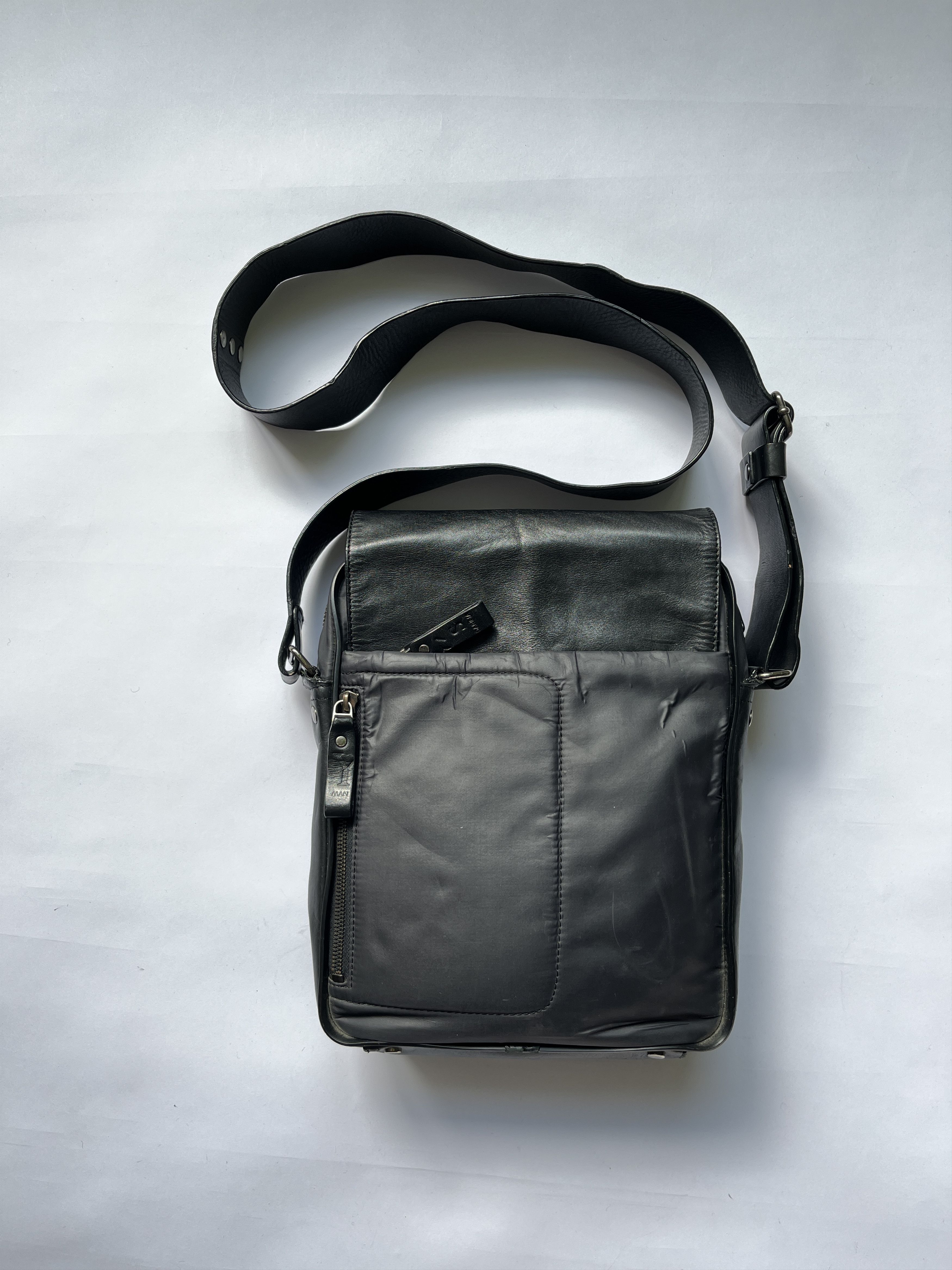 Y's ⚡️QUICK SALE⚡️2007 Y's Mandarina Black Leather & Nylon Bag Size ONE SIZE - 4 Thumbnail