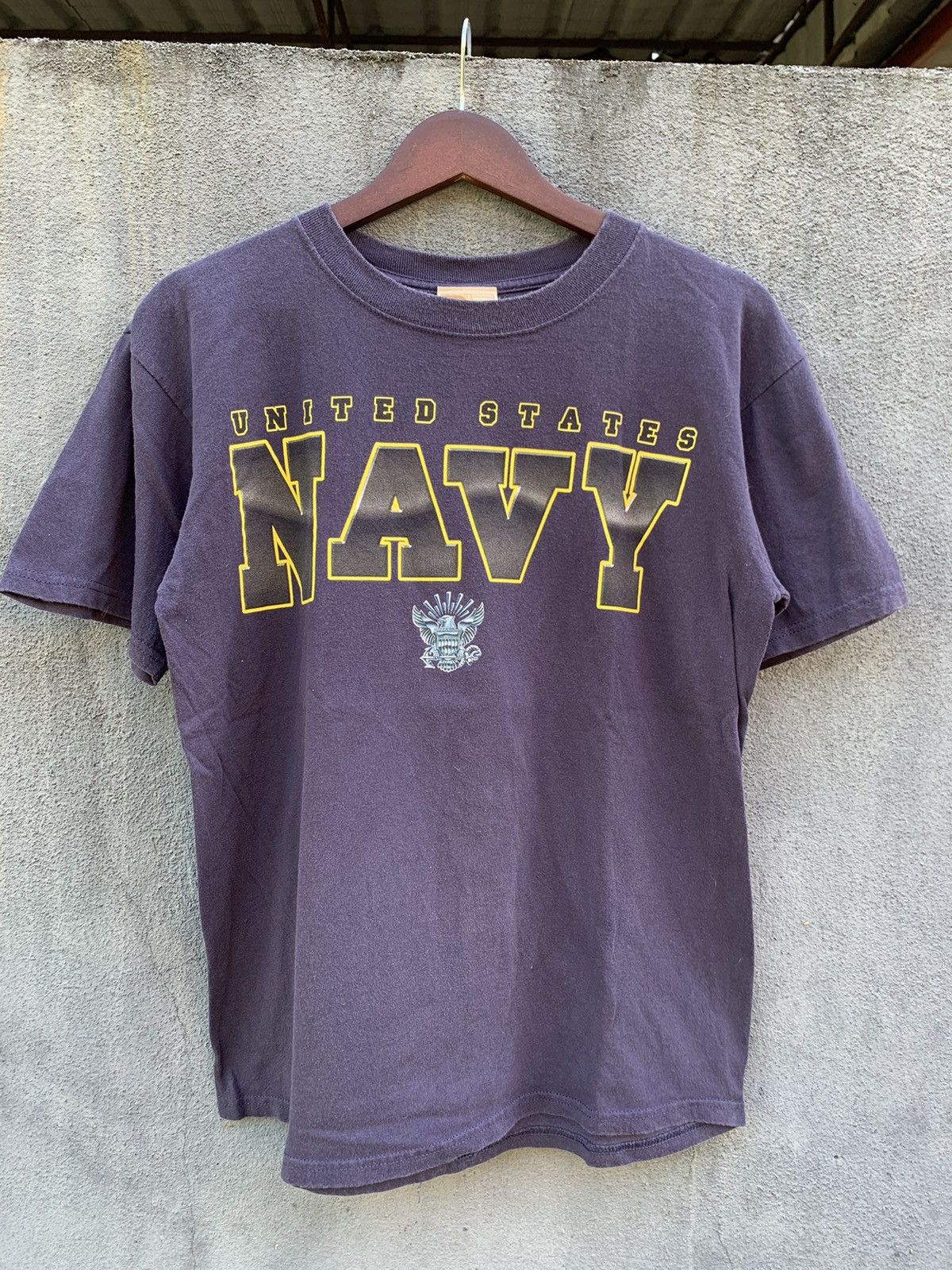 Vintage Vintage US NAVY Beautiful Sun Faded T-Shirt Size US M / EU 48-50 / 2 - 1 Thumbnail