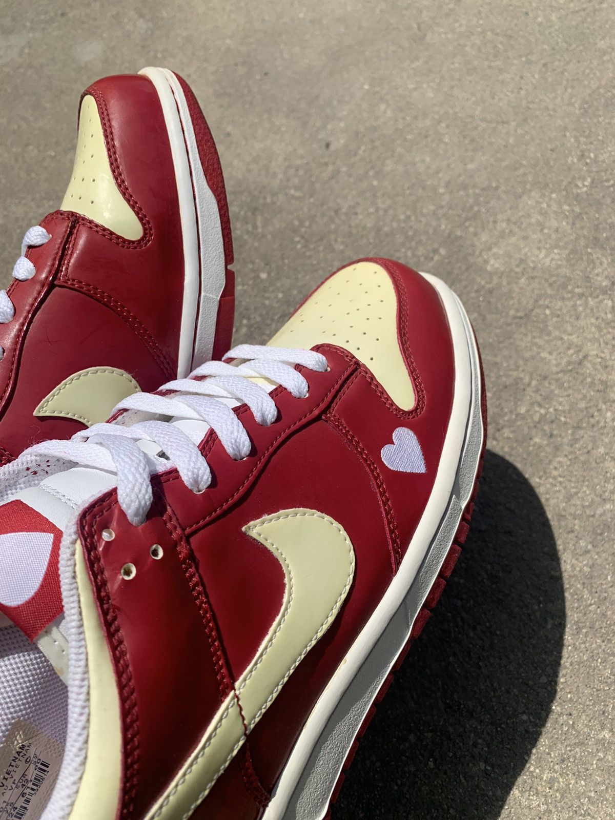 Nike Nike Dunk Low Valentines Day 2004 WMNS Varsity Red Size US 8.5 / EU 41-42 - 11 Thumbnail
